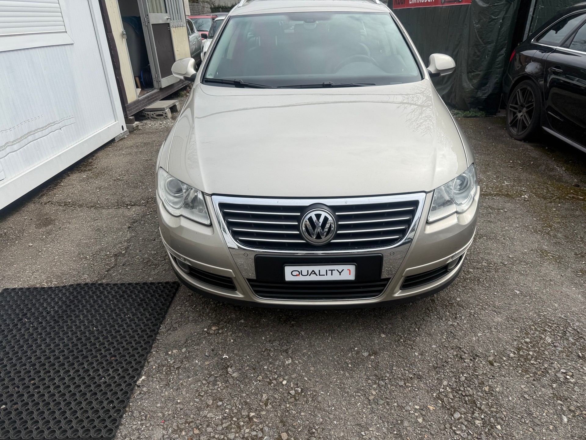 VW Passat Variant 3.2 V6 FSI Highline 4Motion-image-0