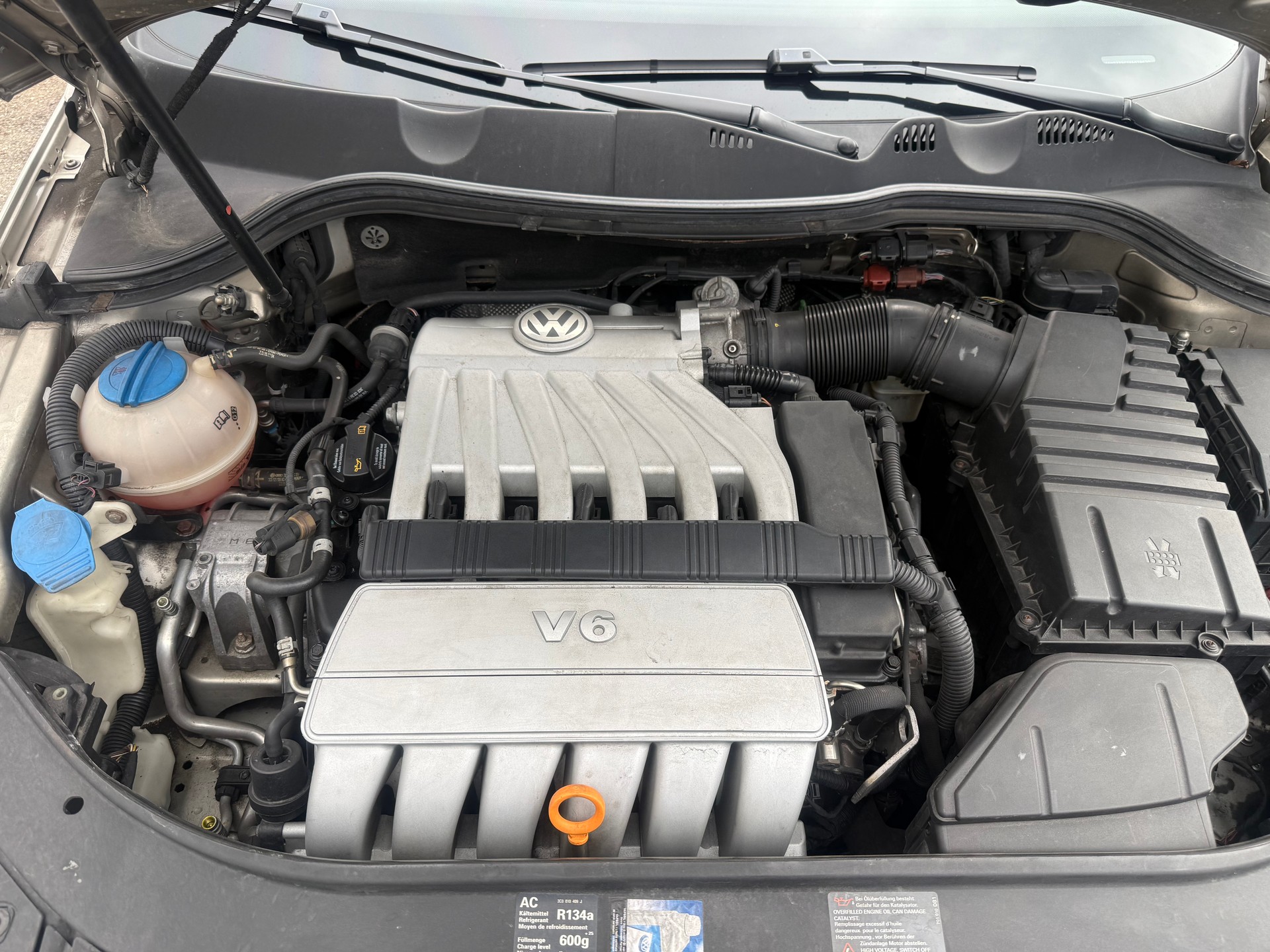 VW Passat Variant 3.2 V6 FSI Highline 4Motion-image-12