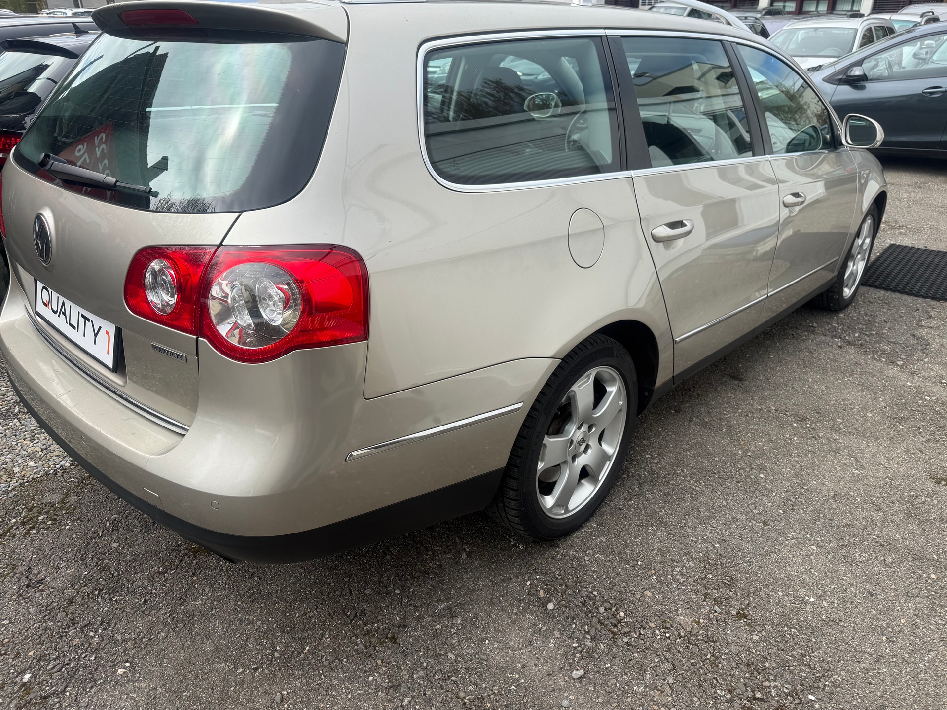 VW Passat Variant 3.2 V6 FSI Highline 4Motion-image-4