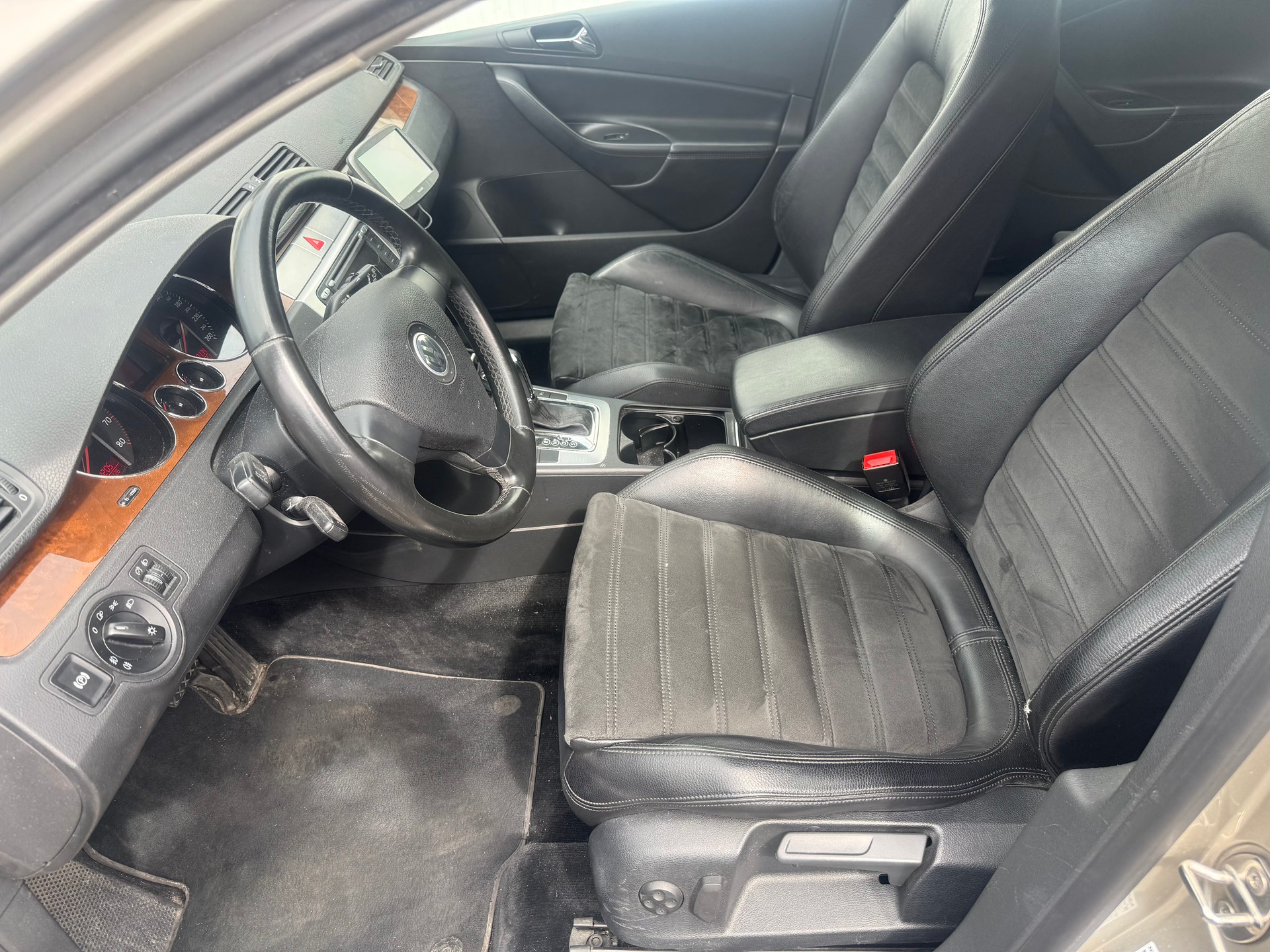 VW Passat Variant 3.2 V6 FSI Highline 4Motion-image-8