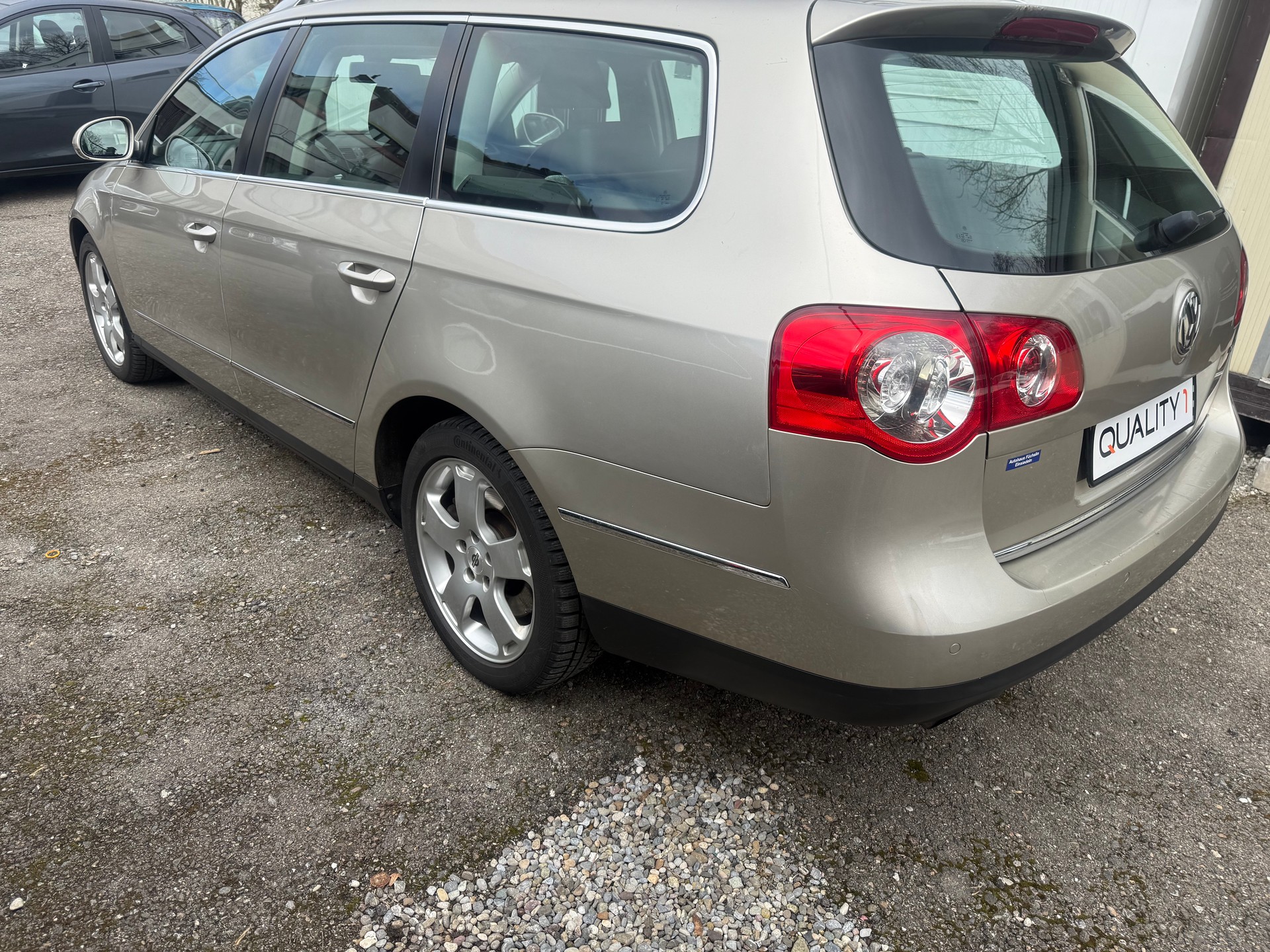 VW Passat Variant 3.2 V6 FSI Highline 4Motion-image-5