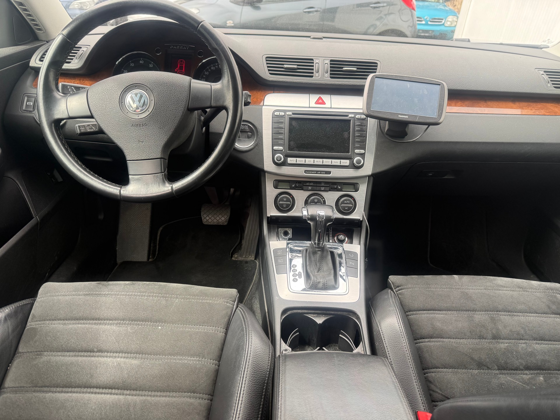 VW Passat Variant 3.2 V6 FSI Highline 4Motion-image-7