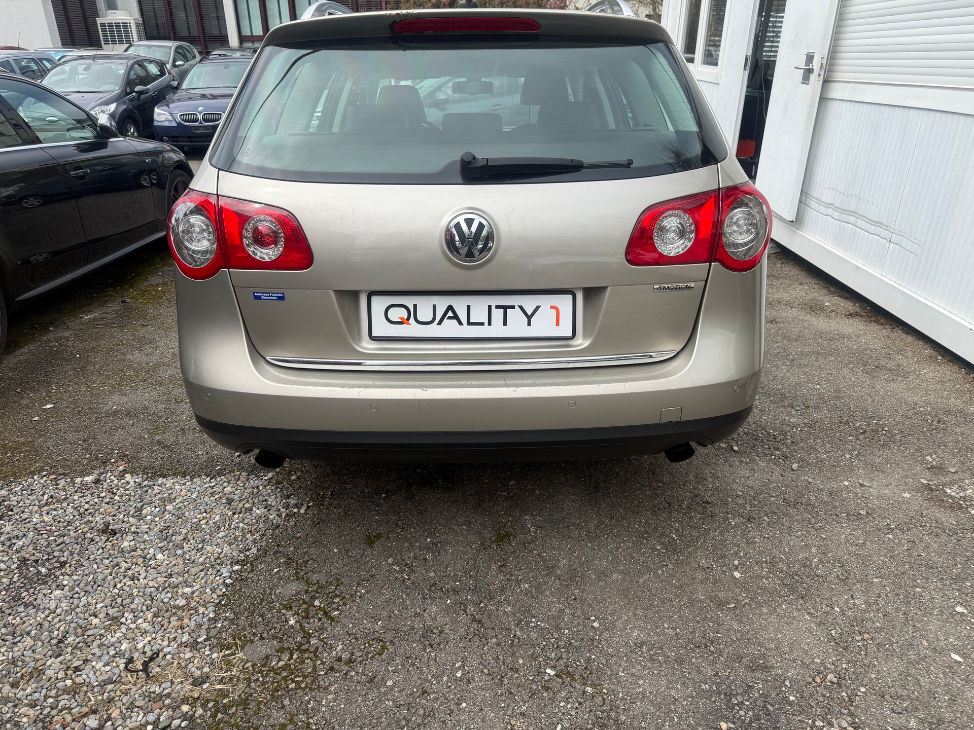 VW Passat Variant 3.2 V6 FSI Highline 4Motion-image-3