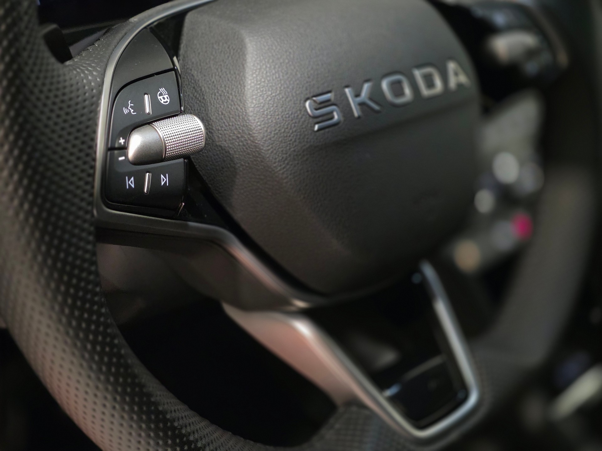 SKODA Karoq 1.5 TSI SportLine DSG-image-7