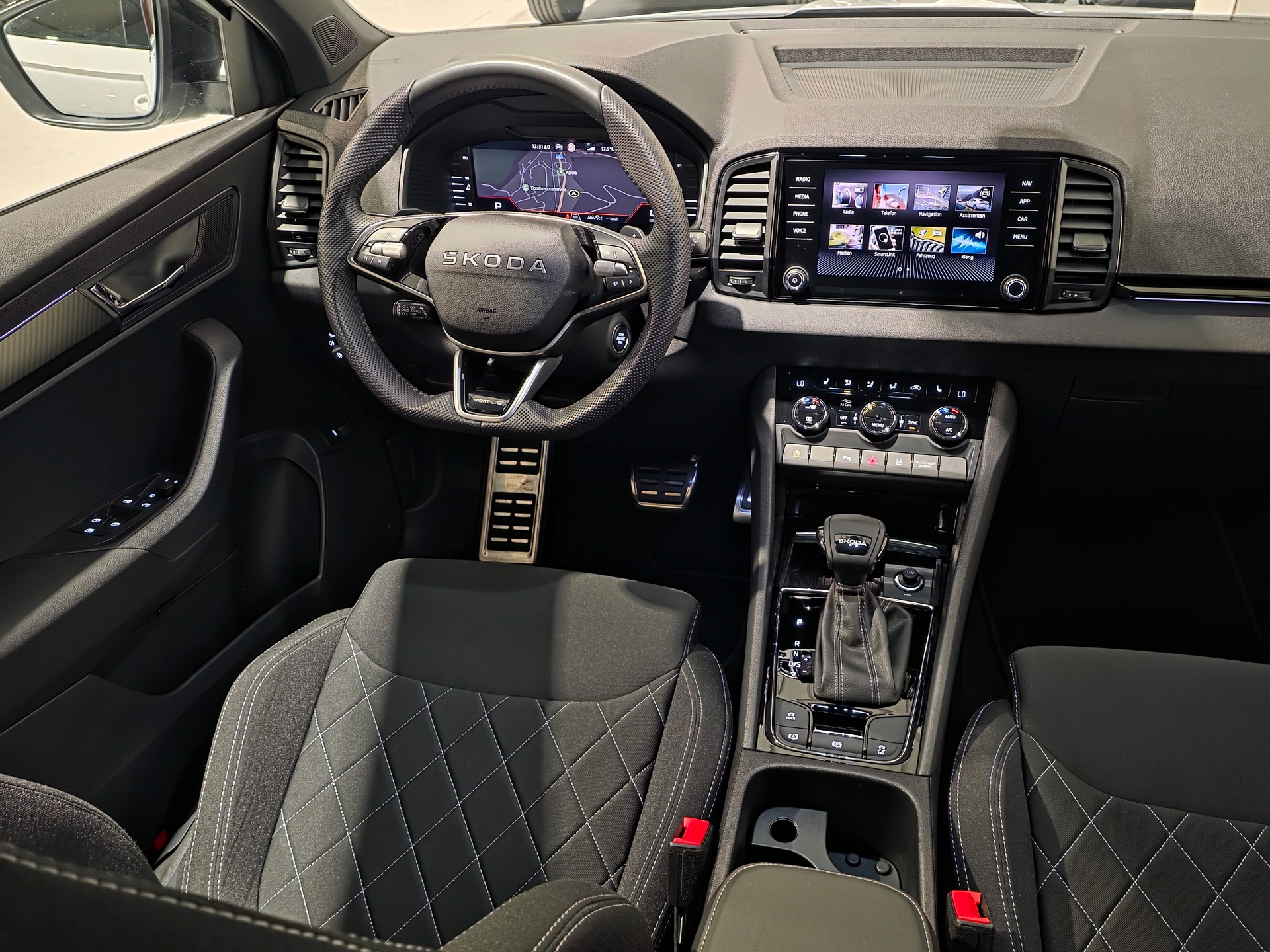 SKODA Karoq 1.5 TSI SportLine DSG-image-5