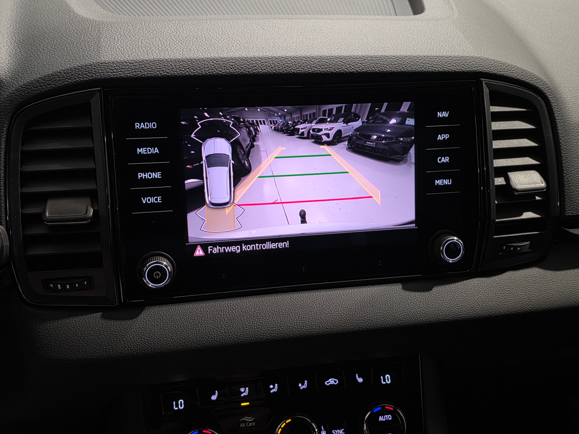 SKODA Karoq 1.5 TSI SportLine DSG-image-9