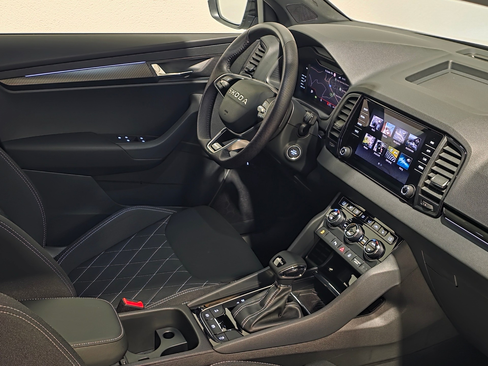 SKODA Karoq 1.5 TSI SportLine DSG-image-17
