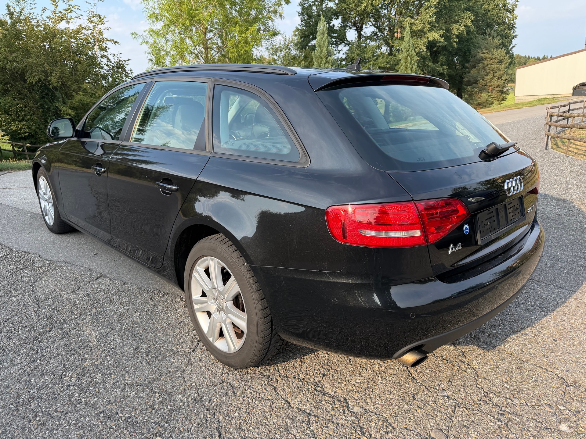 AUDI A4 Avant 2.0 TFSI multitronic-image-2