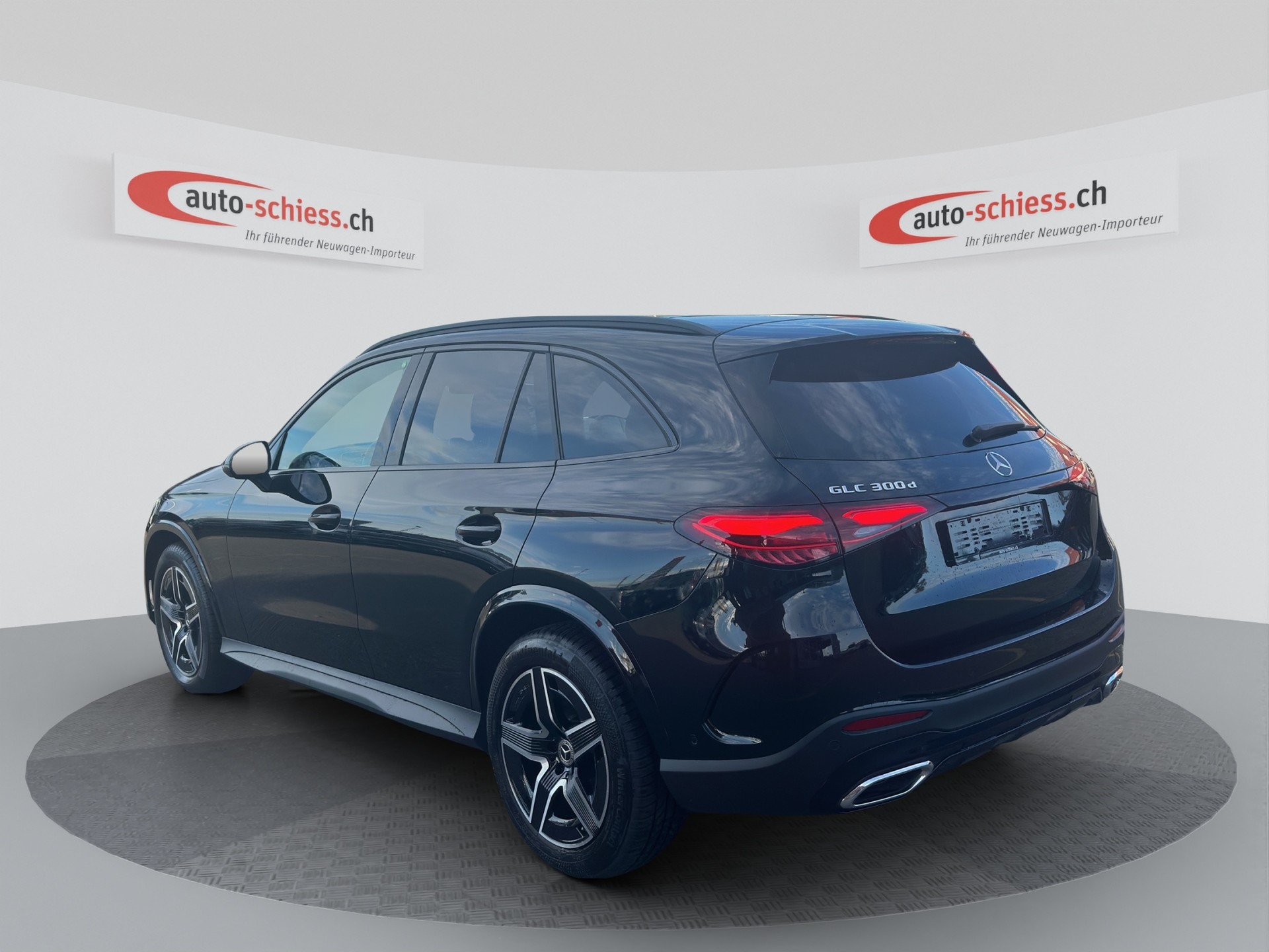 MERCEDES-BENZ GLC 300 d 4Matic AMG Line Night 9G-Tronic-image-2
