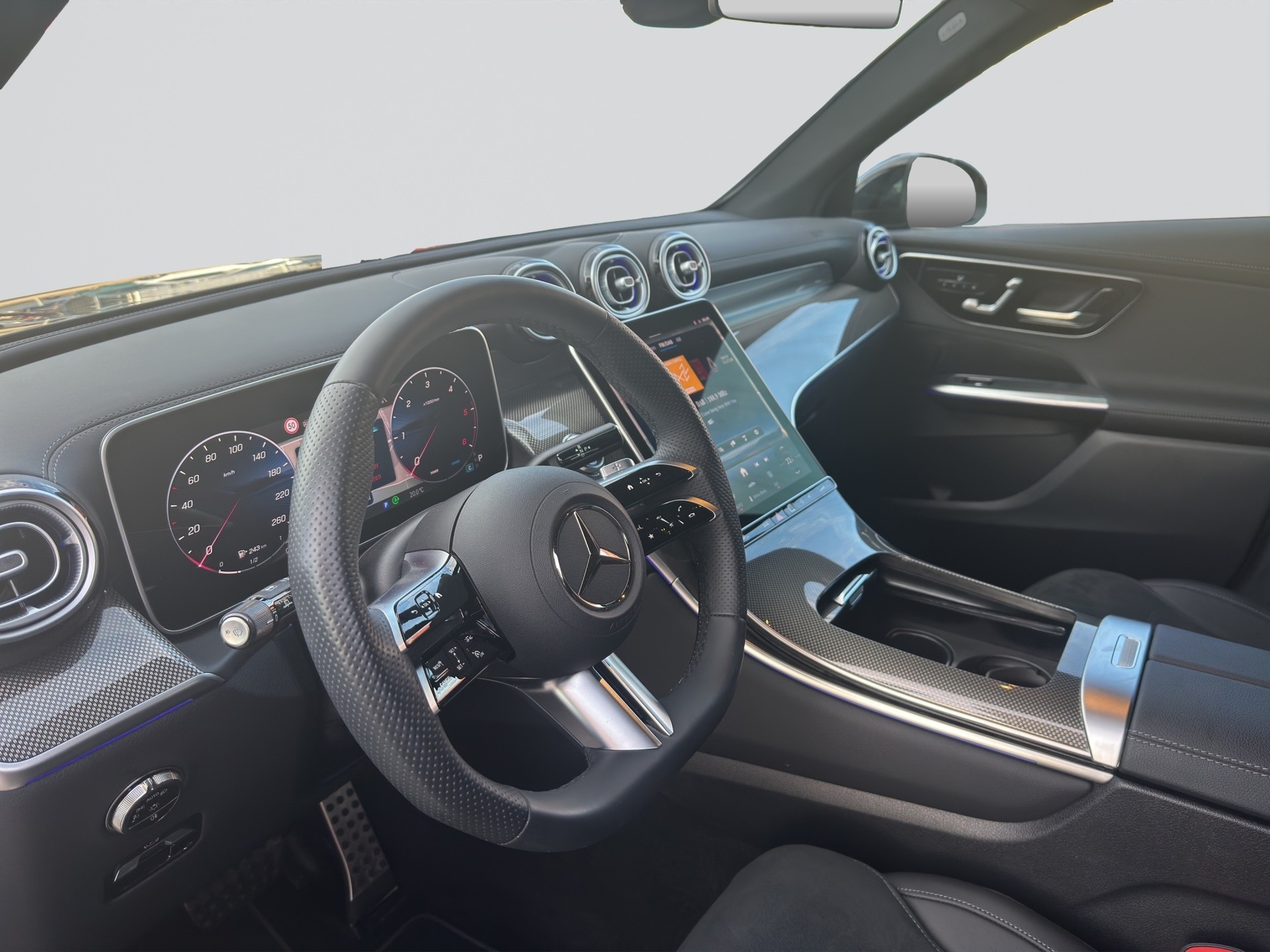 MERCEDES-BENZ GLC 300 d 4Matic AMG Line Night 9G-Tronic-image-5