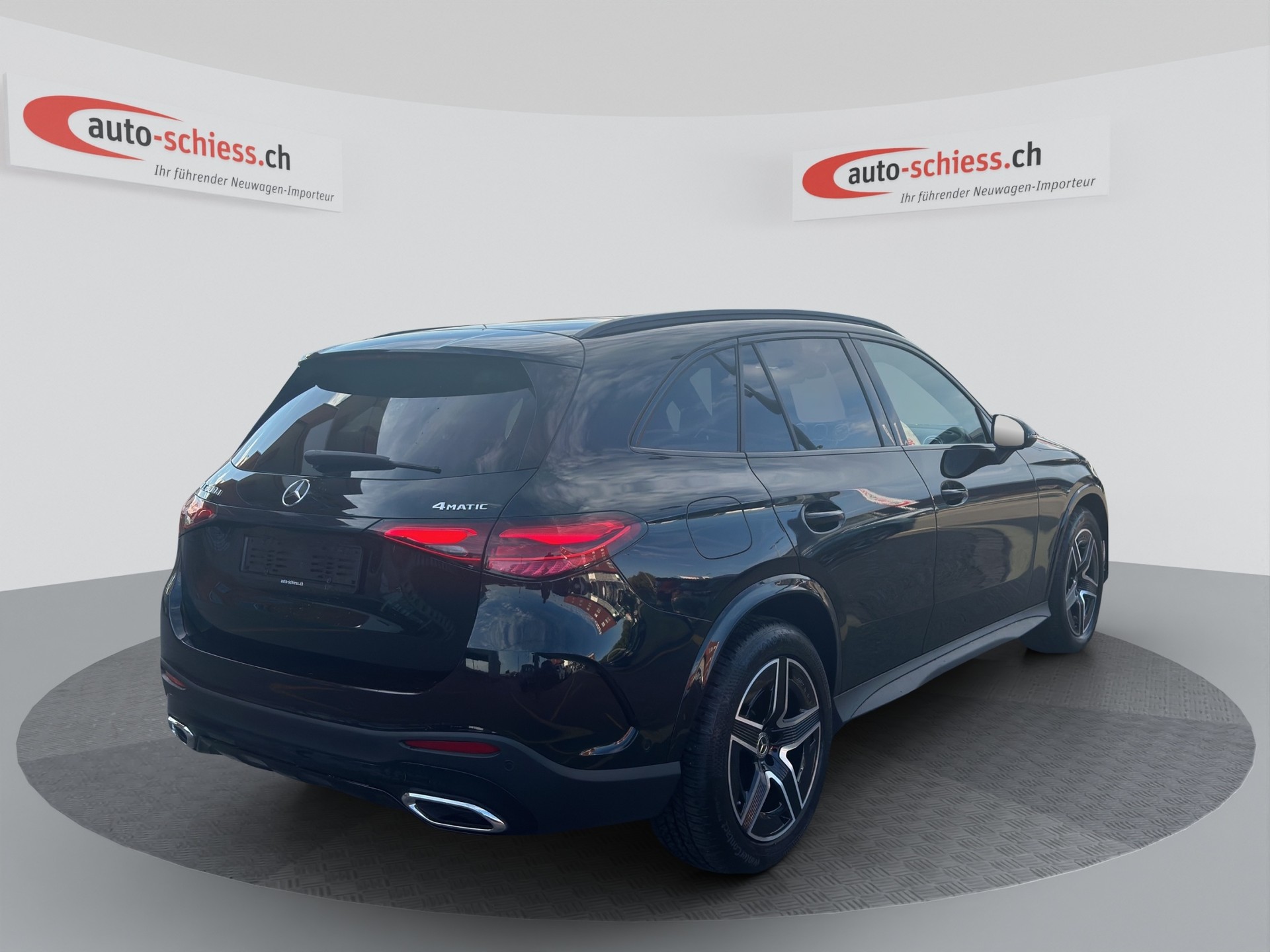MERCEDES-BENZ GLC 300 d 4Matic AMG Line Night 9G-Tronic-image-4