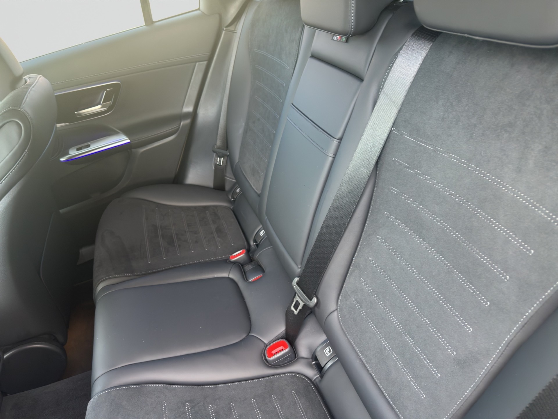 MERCEDES-BENZ GLC 300 d 4Matic AMG Line Night 9G-Tronic-image-7