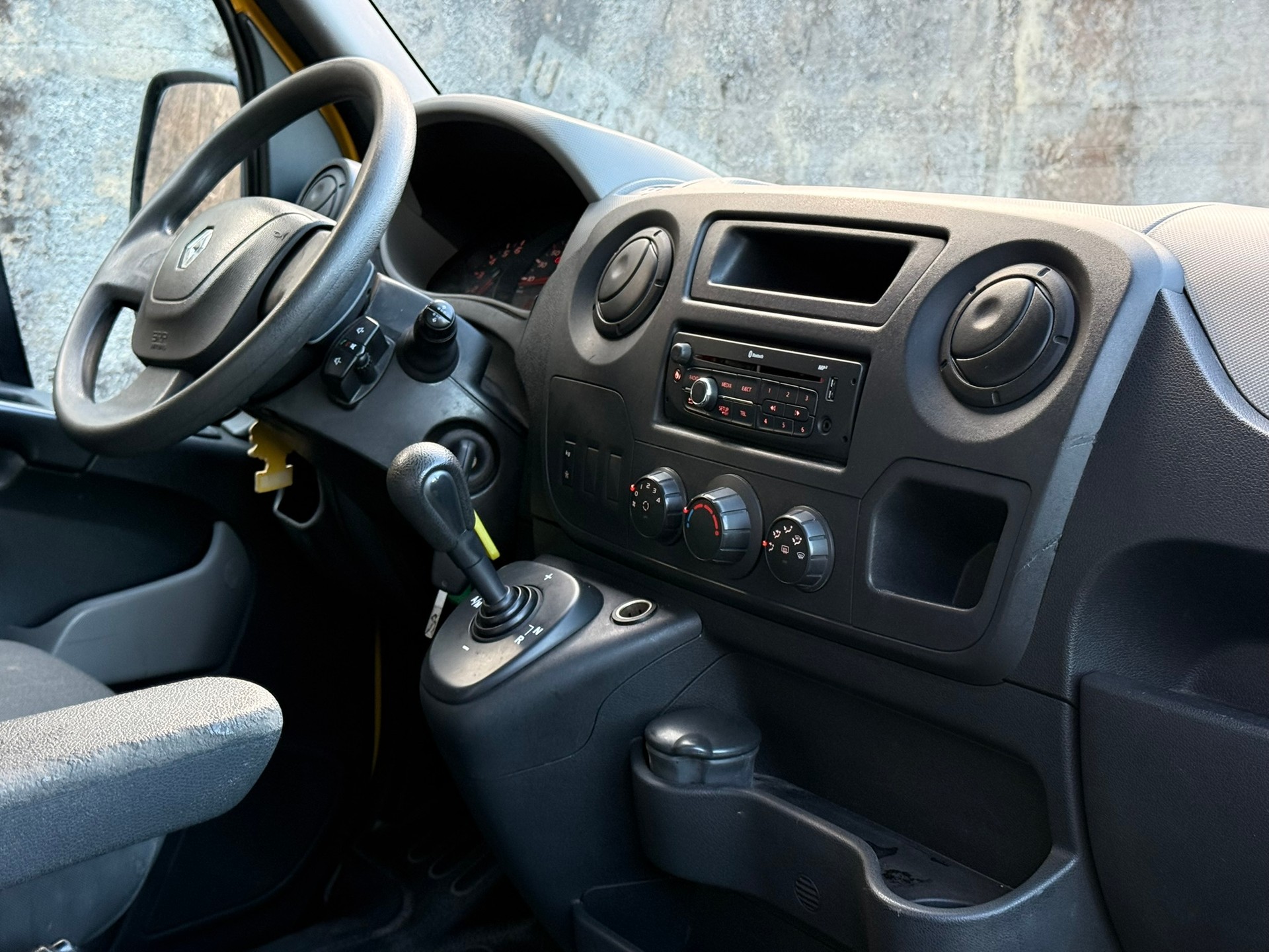 RENAULT Master T35 2.3dCi L2H2 A-image-10