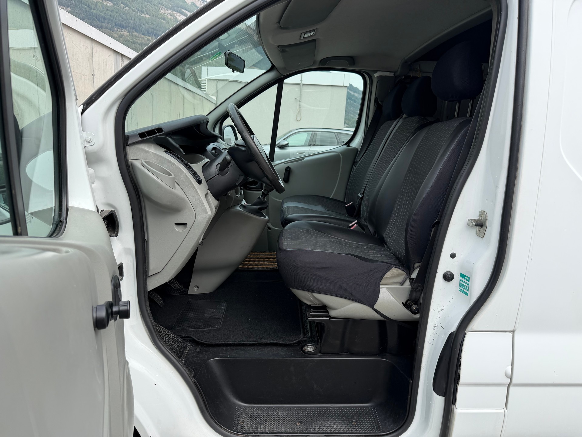 NISSAN Primastar 2.0dCi 115 Comfort 2.9t-image-12