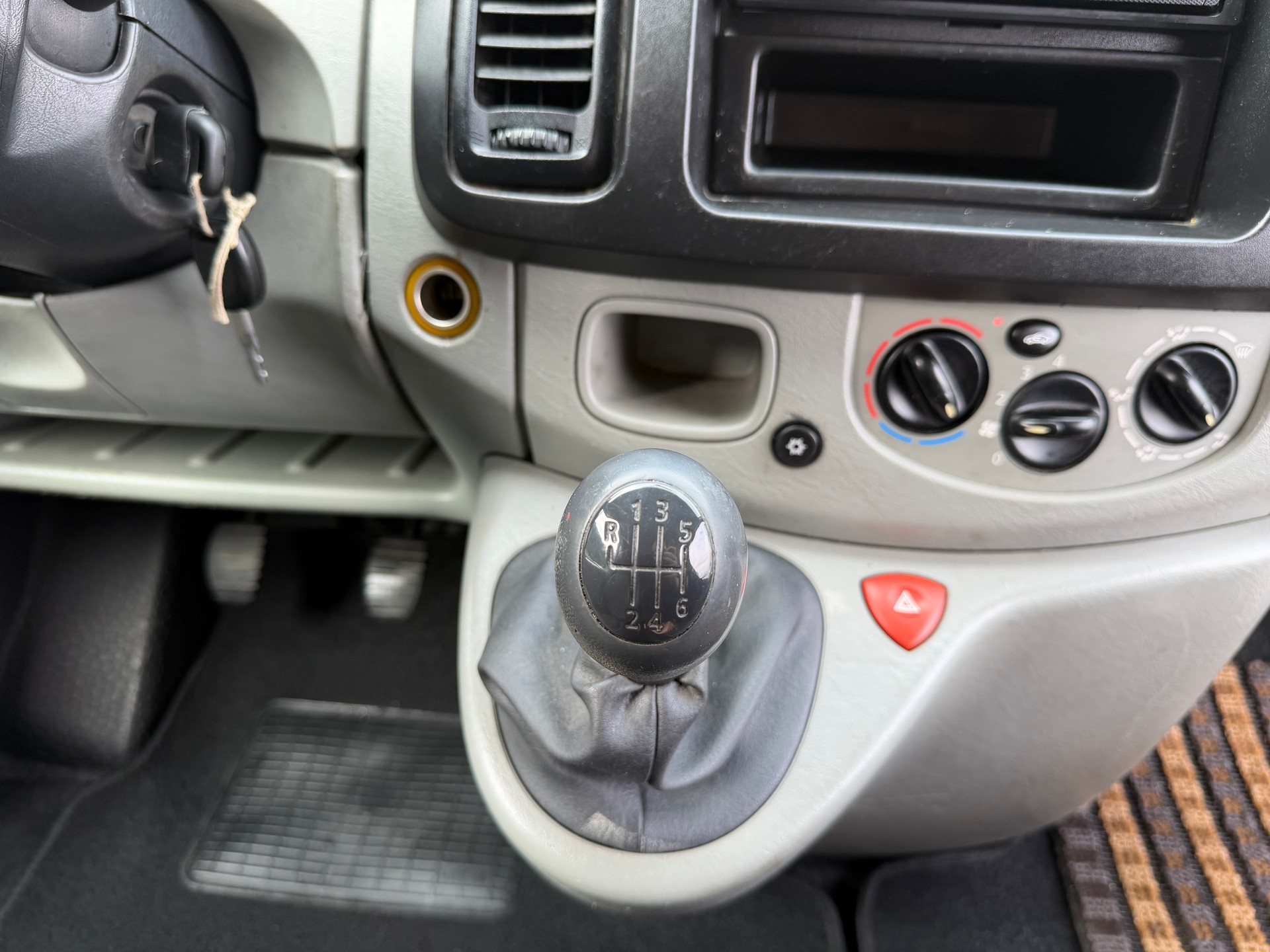 NISSAN Primastar 2.0dCi 115 Comfort 2.9t-image-19