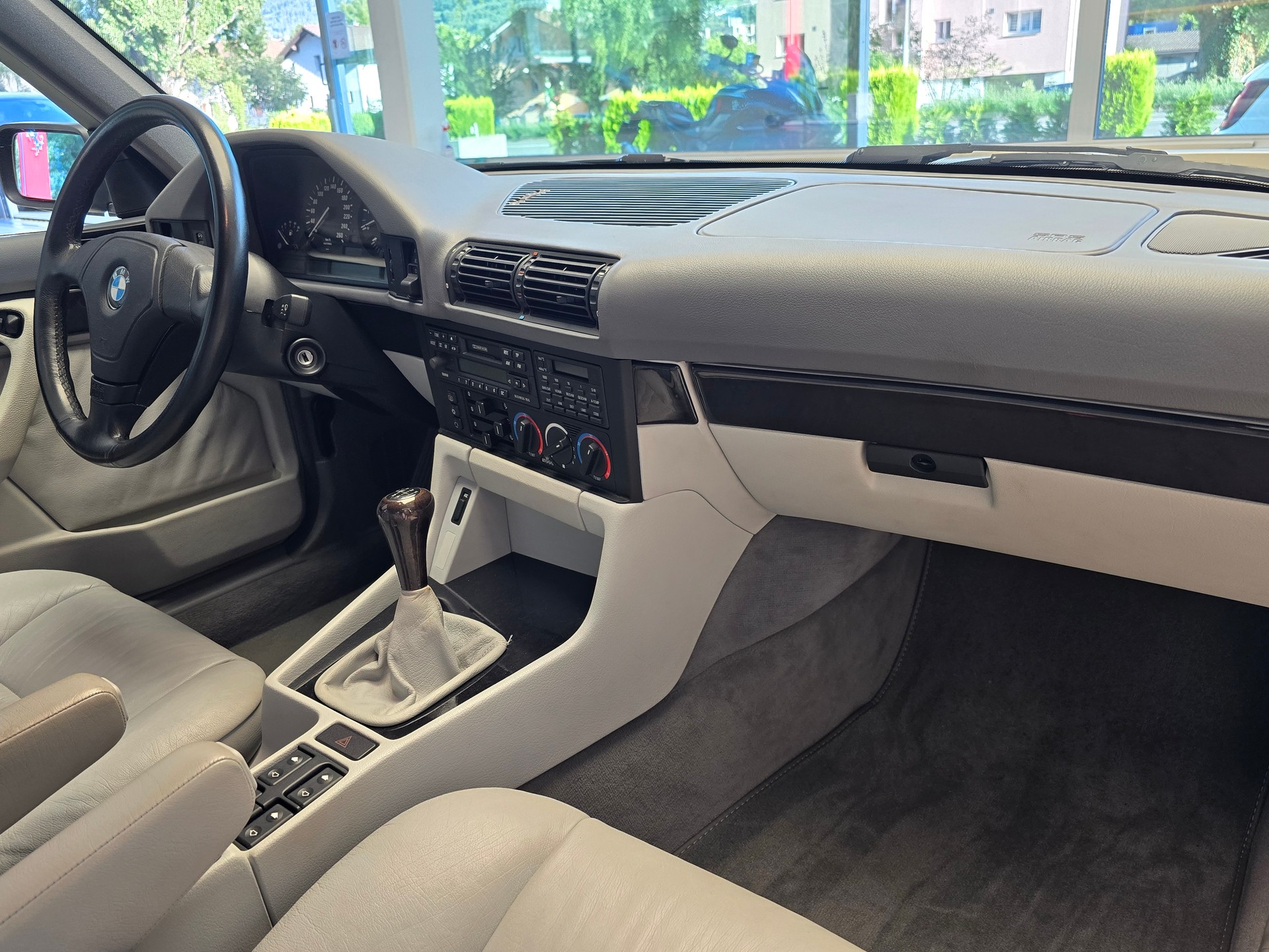 BMW 540i V8 - Boîte manuelle-image-13