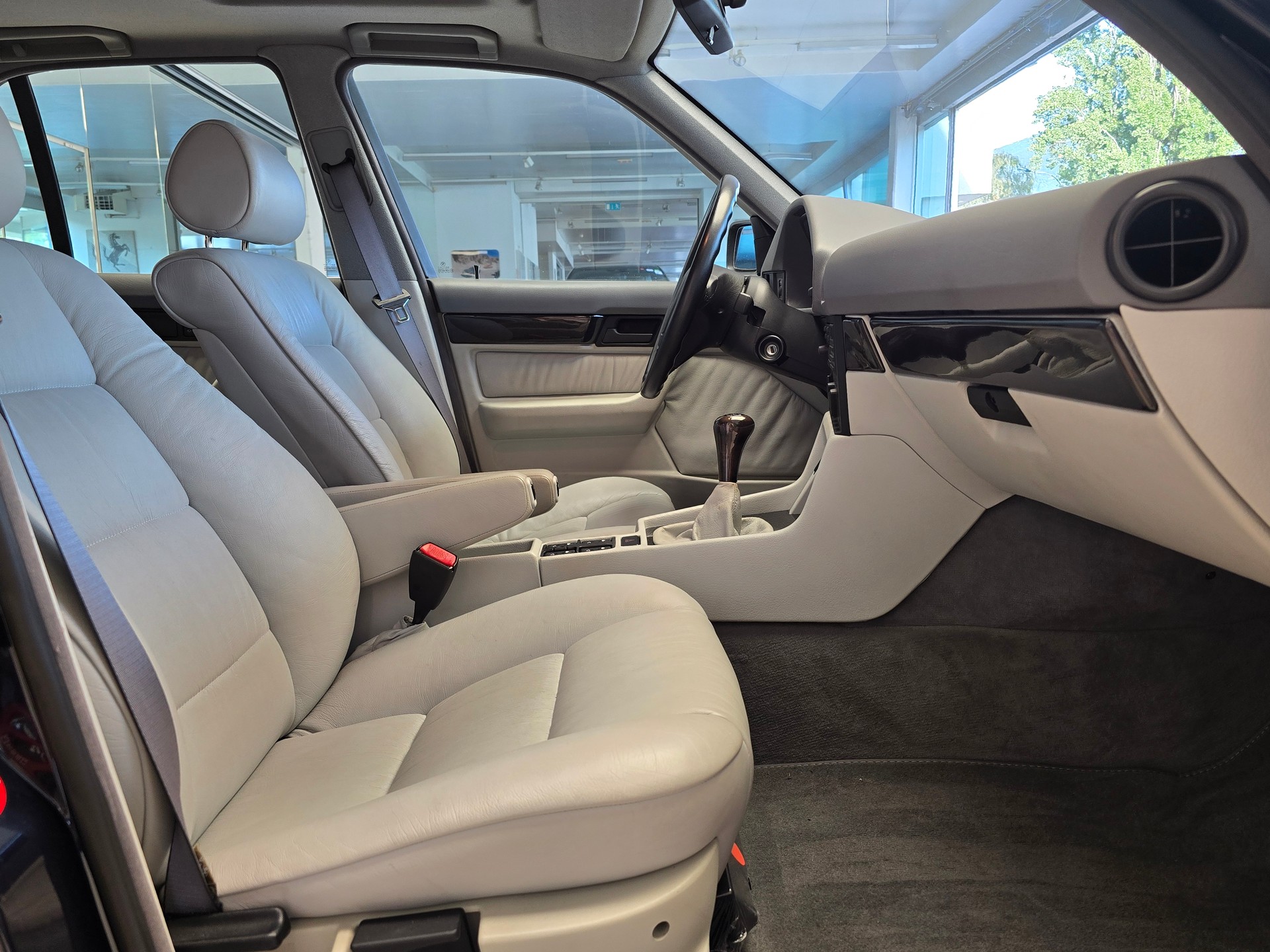 BMW 540i V8 - Boîte manuelle-image-11