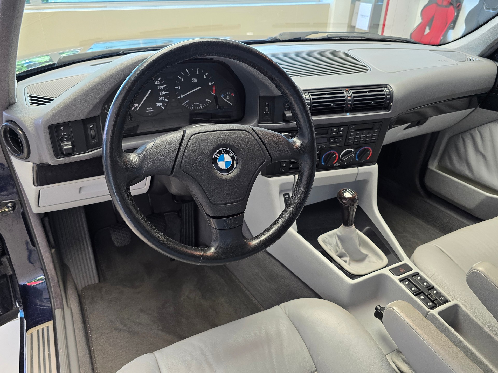 BMW 540i V8 - Boîte manuelle-image-10