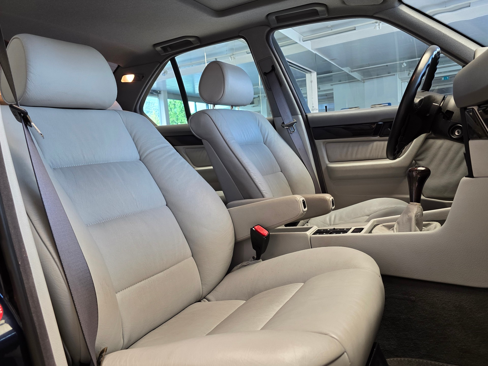 BMW 540i V8 - Boîte manuelle-image-12