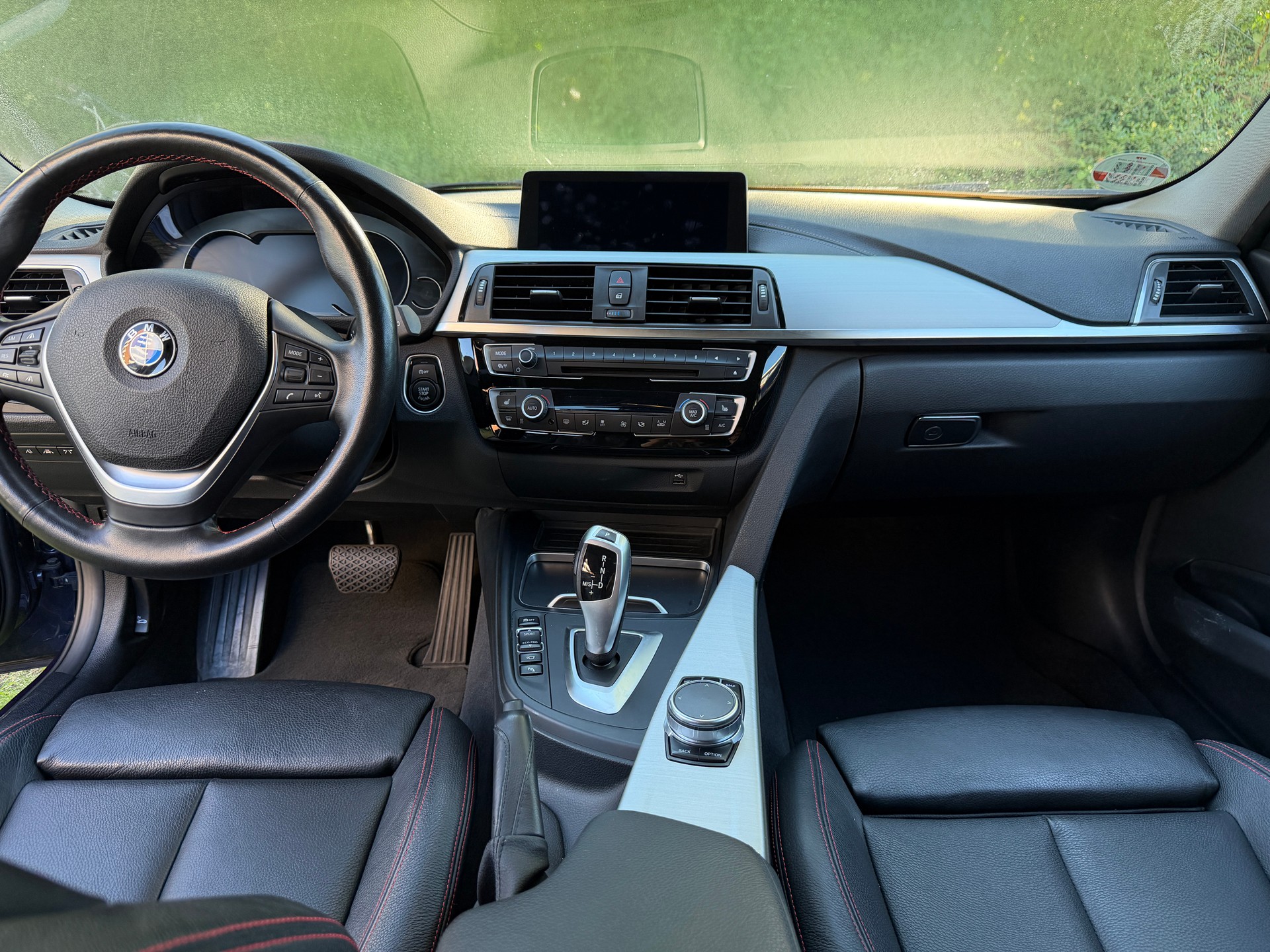 BMW 320d xDrive-image-2