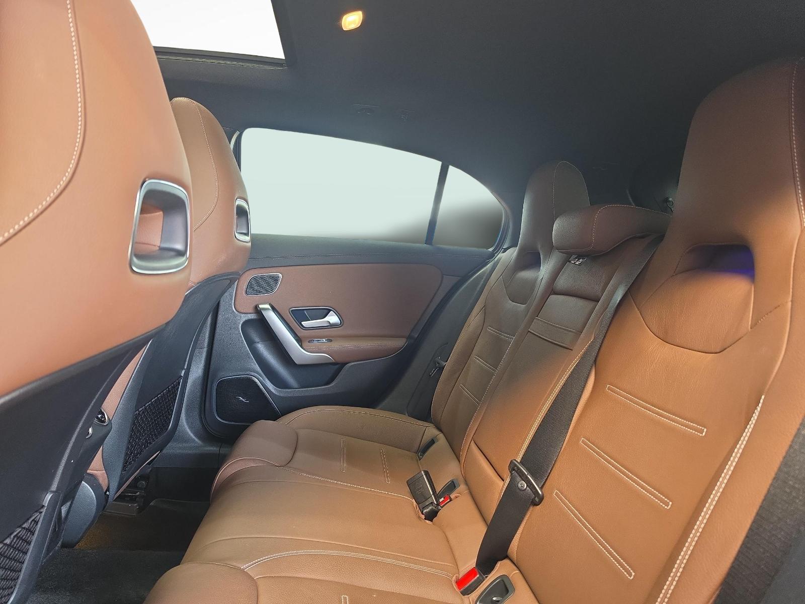 MERCEDES-BENZ A 220 4MATIC AMG Line-image-14
