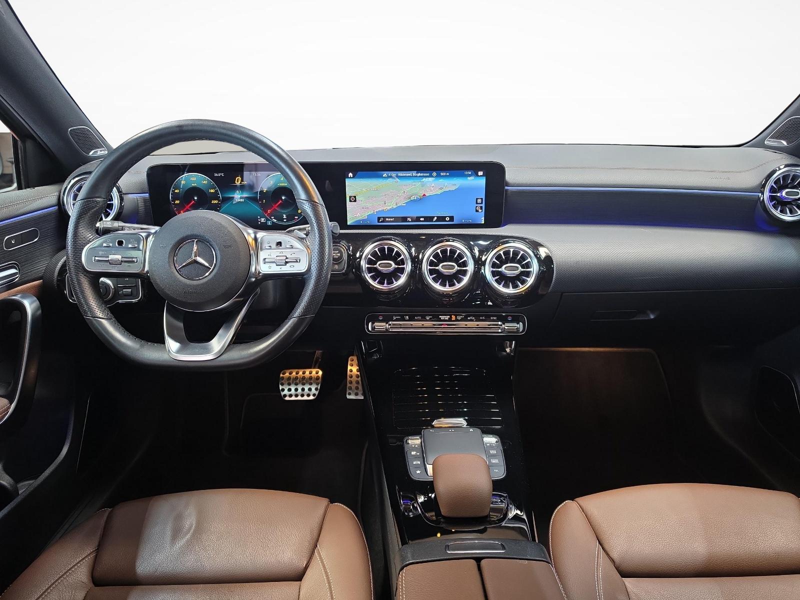 MERCEDES-BENZ A 220 4MATIC AMG Line-image-9