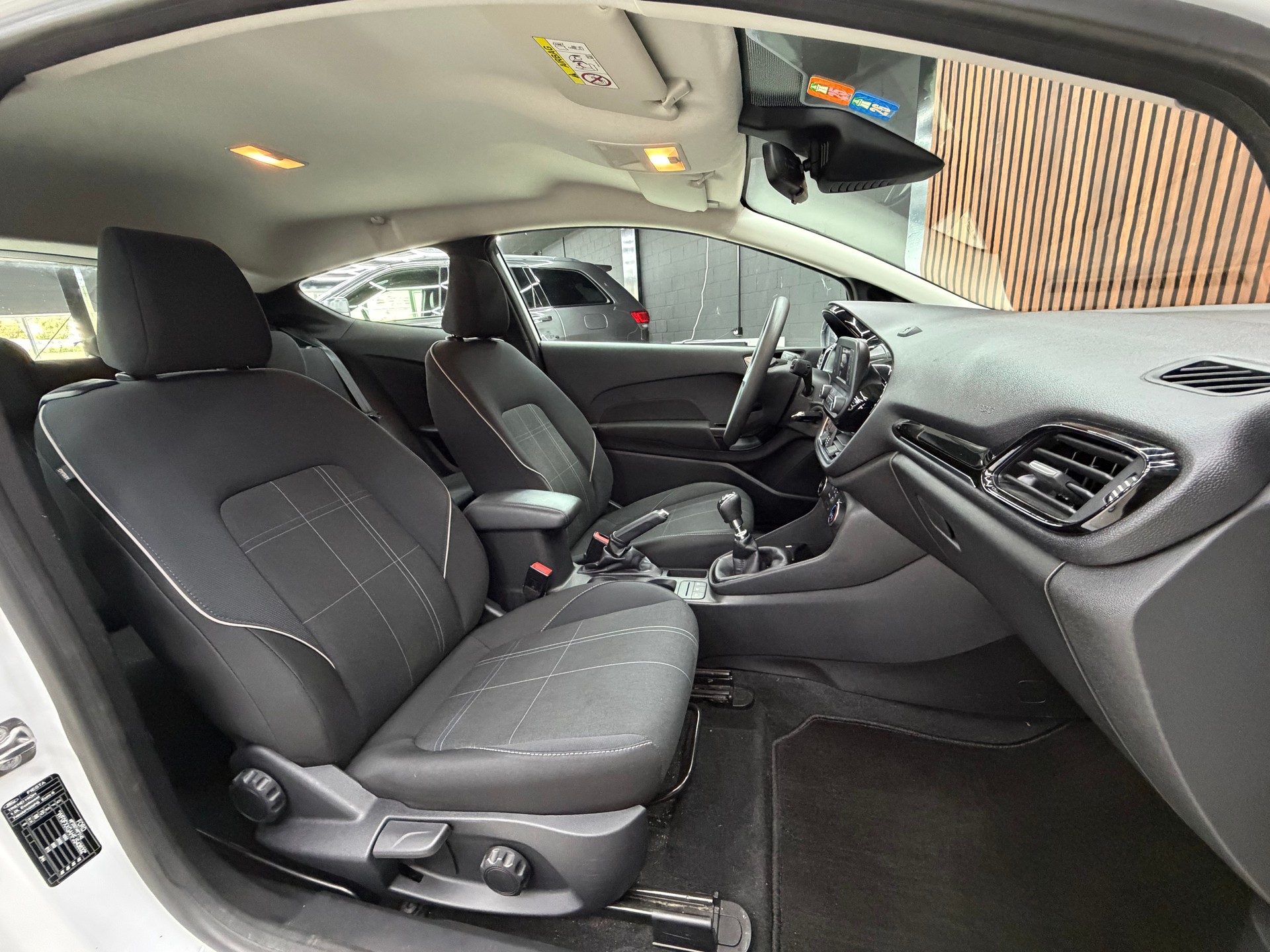 FORD Fiesta 1.0 SCTi Business-image-11