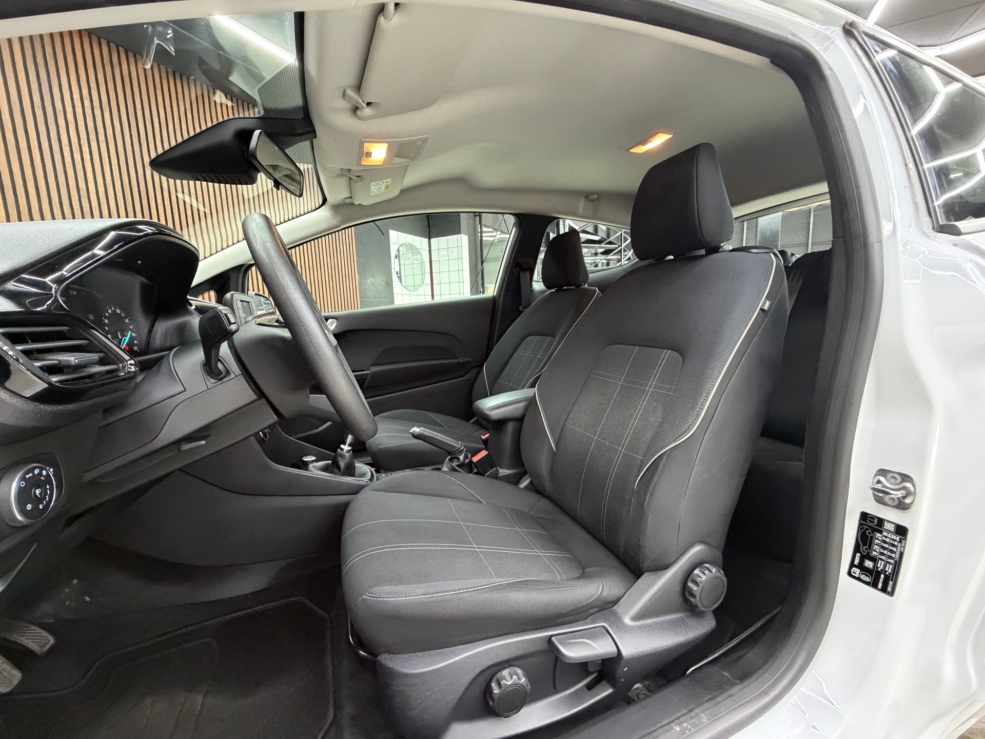 FORD Fiesta 1.0 SCTi Business-image-10