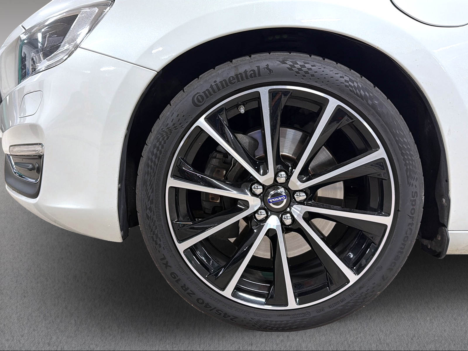 VOLVO V60 D6 AWD Plug-in Hybrid Summum Geartronic-image-5