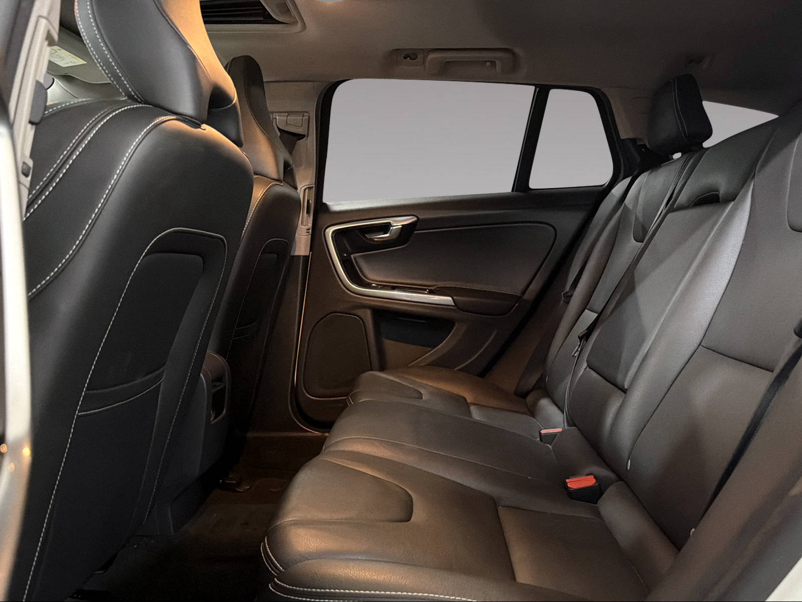 VOLVO V60 D6 AWD Plug-in Hybrid Summum Geartronic-image-9