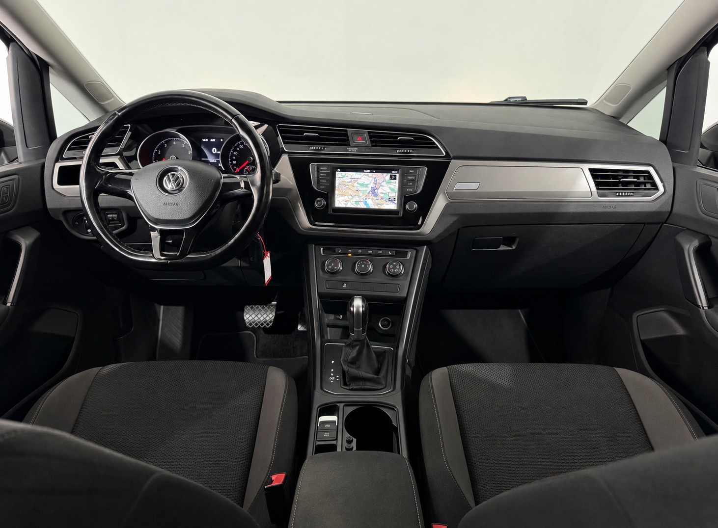VW Touran 1.4 TSI BMT Comfortline DSG **7 Plätzer**-image-9
