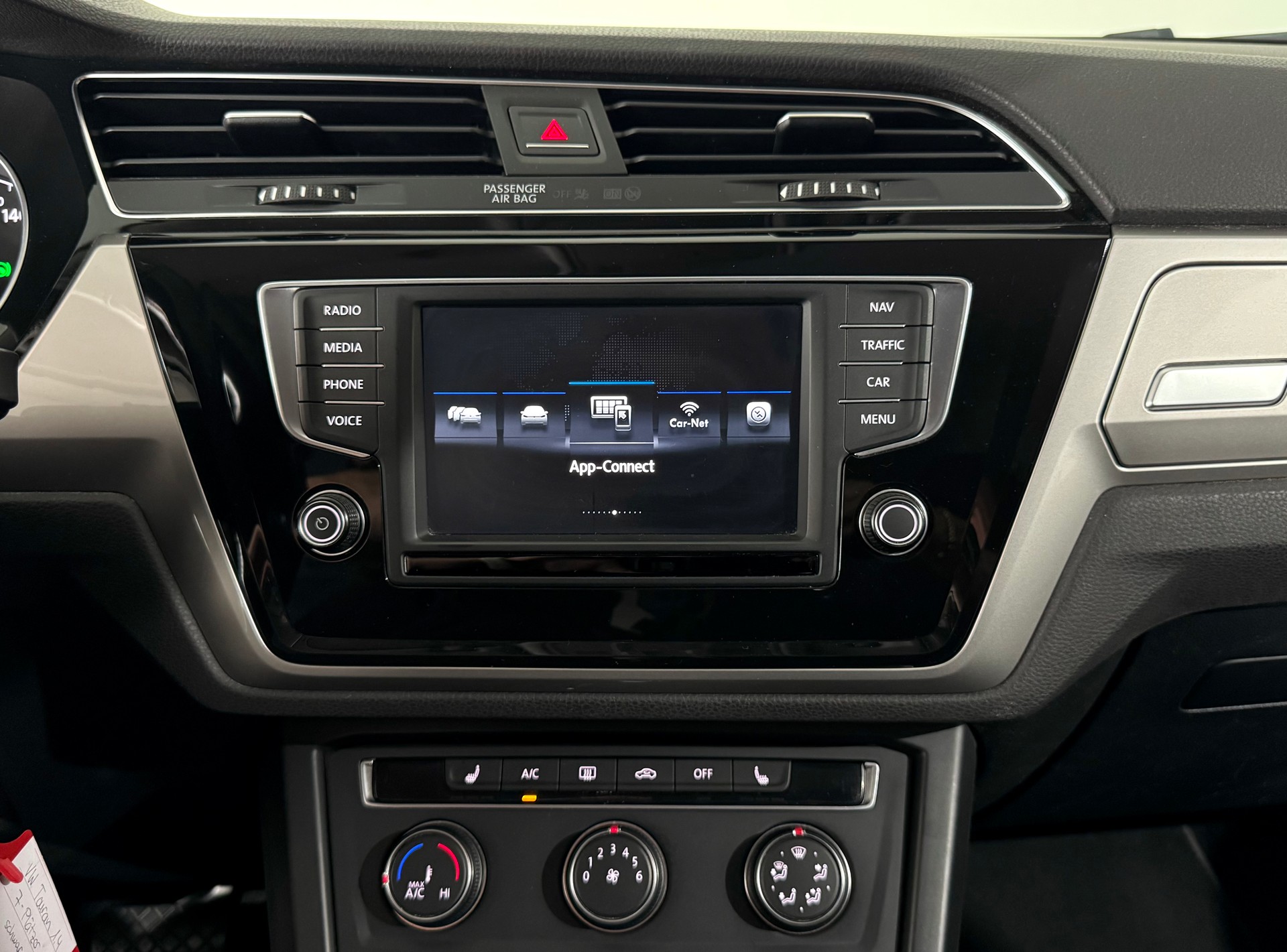 VW Touran 1.4 TSI BMT Comfortline DSG **7 Plätzer**-image-11