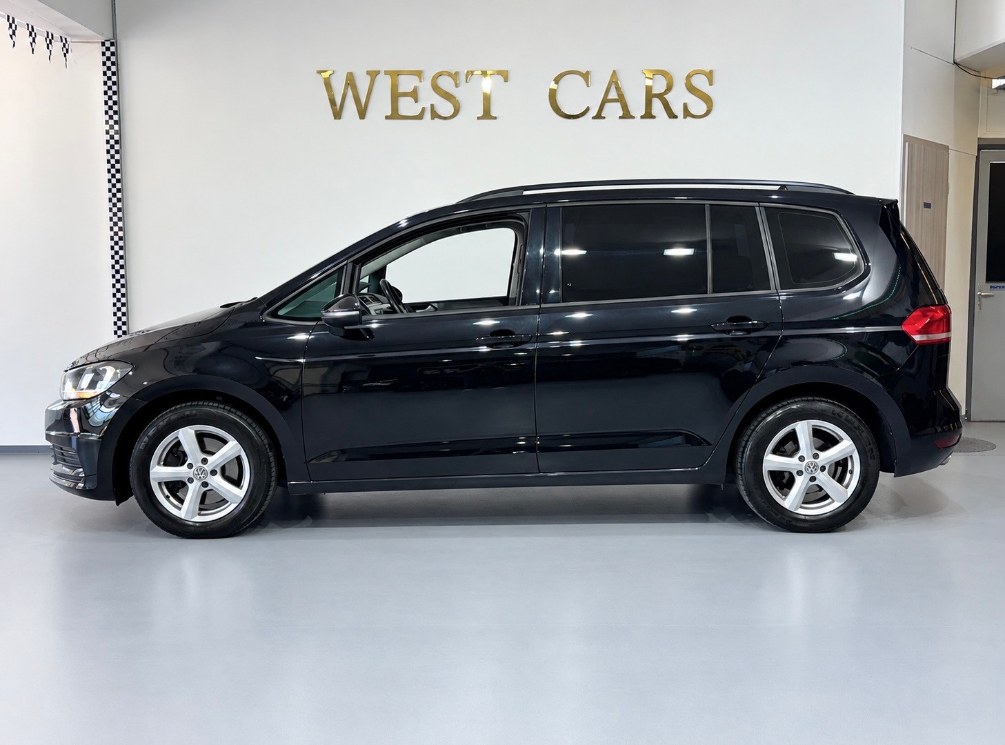 VW Touran 1.4 TSI BMT Comfortline DSG **7 Plätzer**-image-1