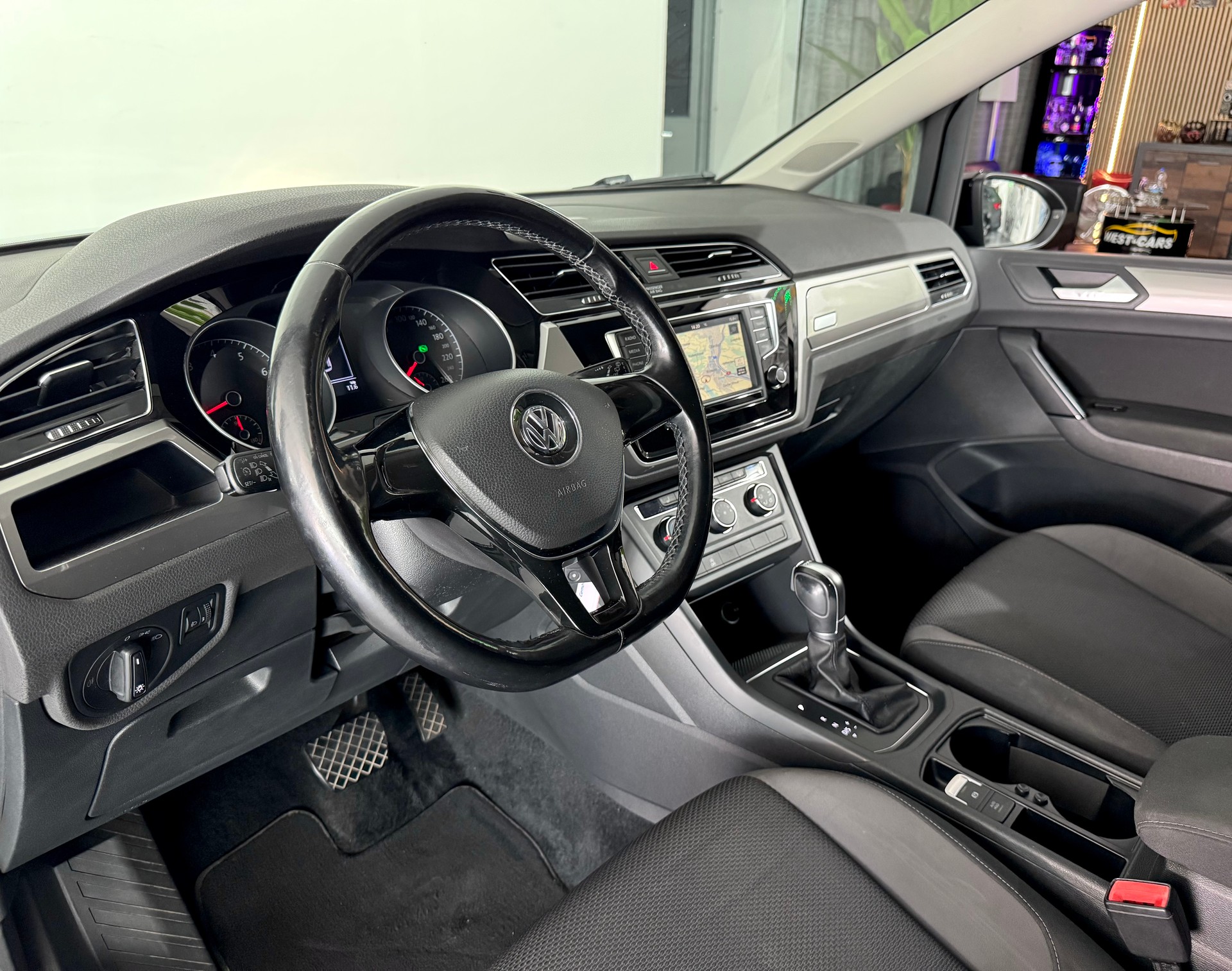 VW Touran 1.4 TSI BMT Comfortline DSG **7 Plätzer**-image-10