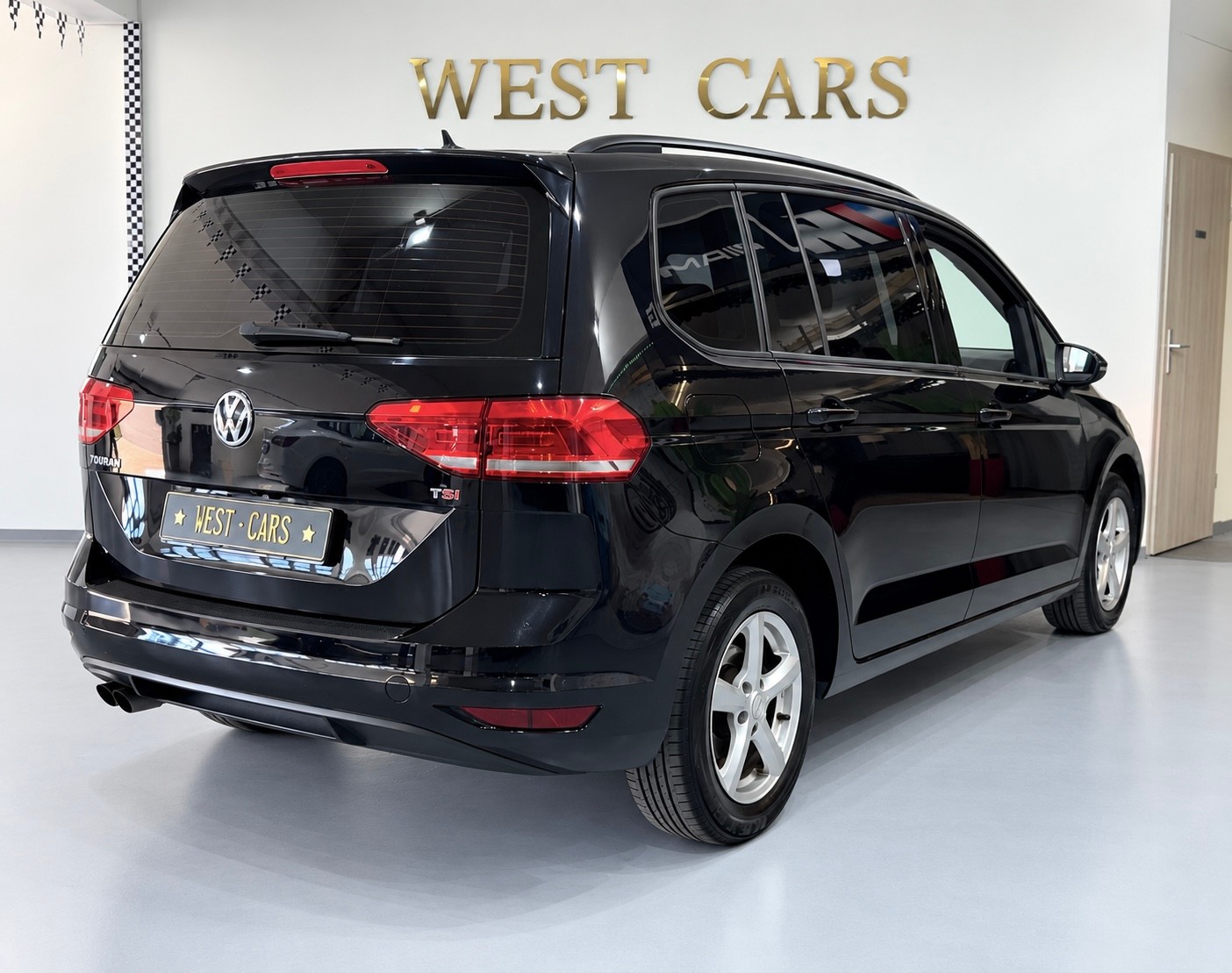 VW Touran 1.4 TSI BMT Comfortline DSG **7 Plätzer**-image-3