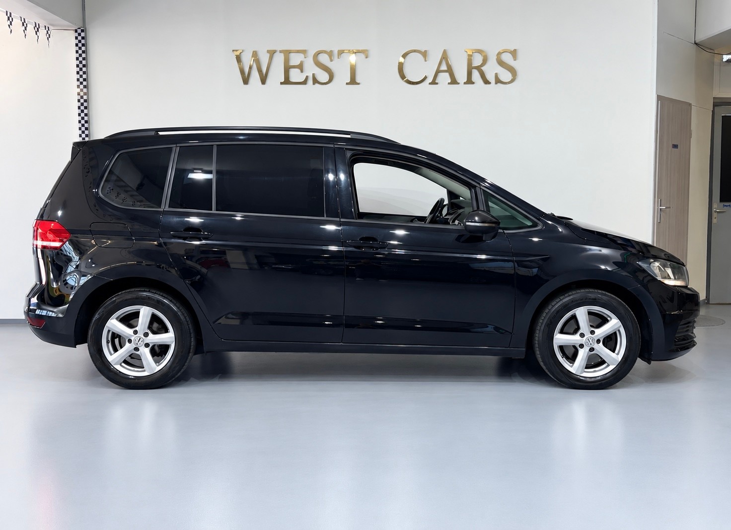 VW Touran 1.4 TSI BMT Comfortline DSG **7 Plätzer**-image-2