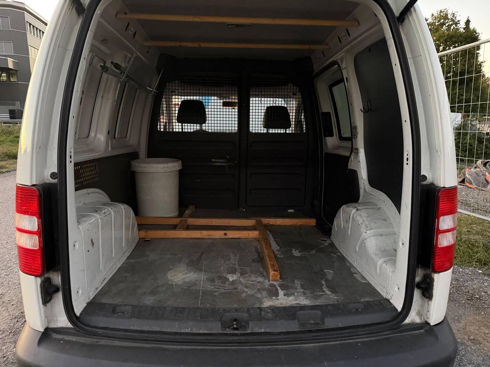 VW Caddy 1.6 TDI-image-12