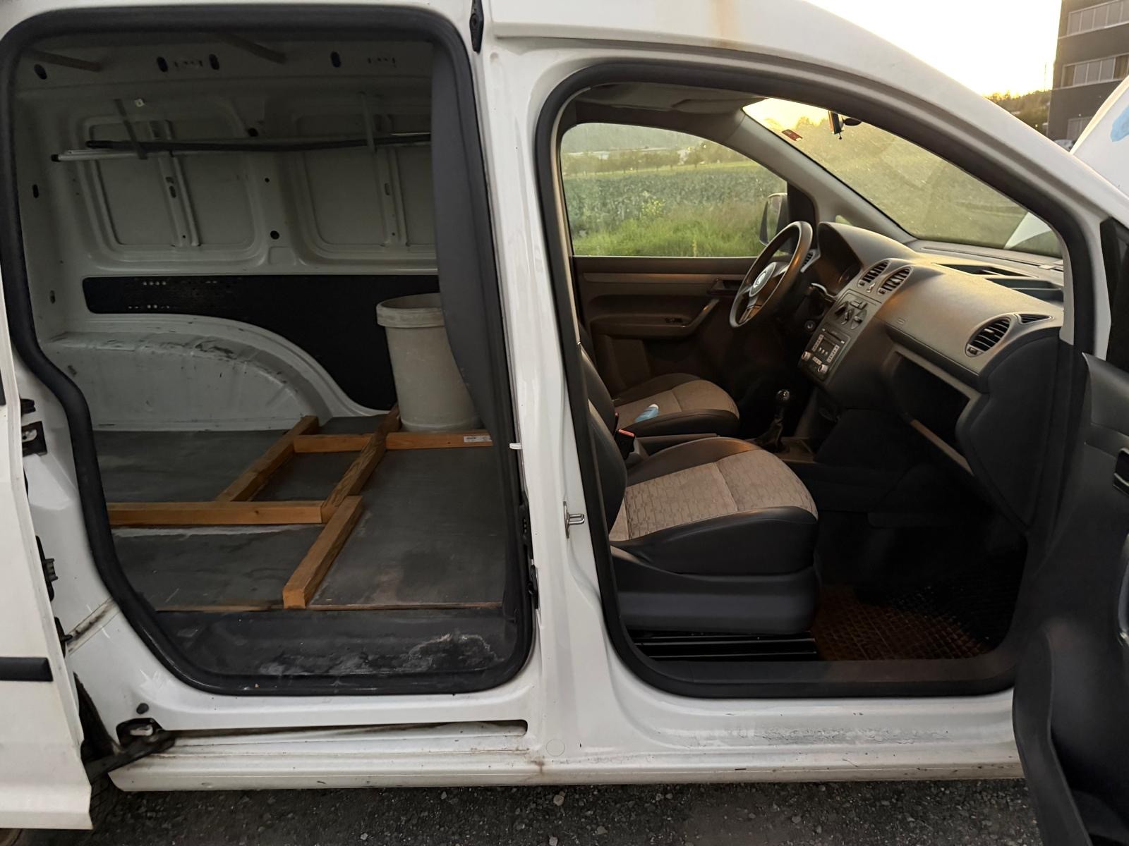 VW Caddy 1.6 TDI-image-10