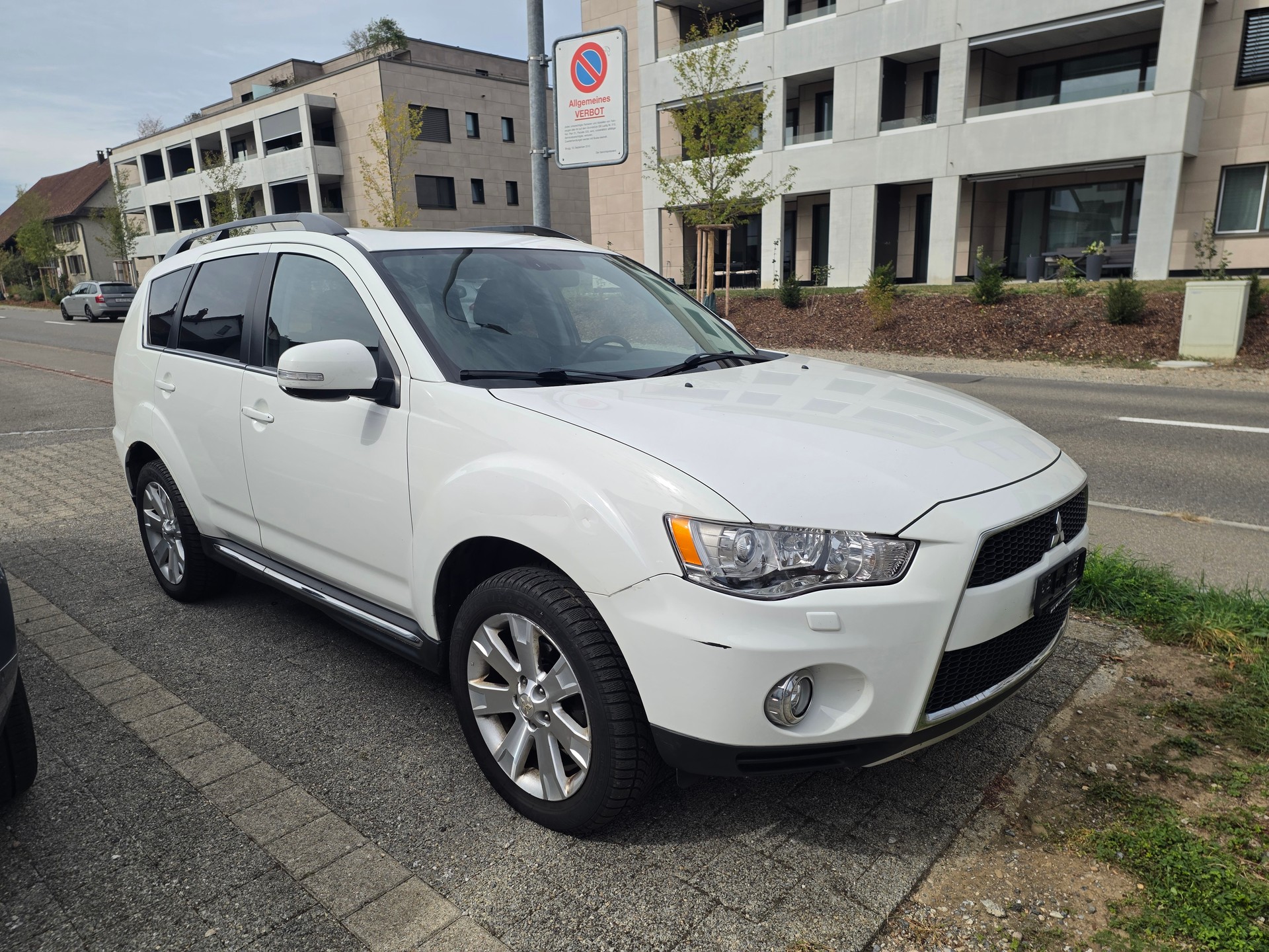 MITSUBISHI Outlander 2.2 DID Navigator 4WD TC-SST-image-3