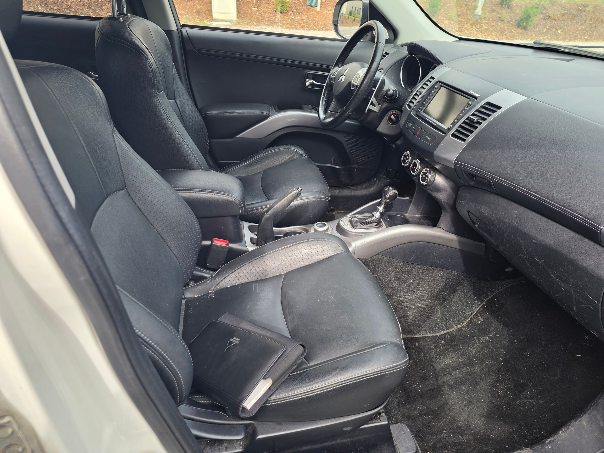 MITSUBISHI Outlander 2.2 DID Navigator 4WD TC-SST-image-6
