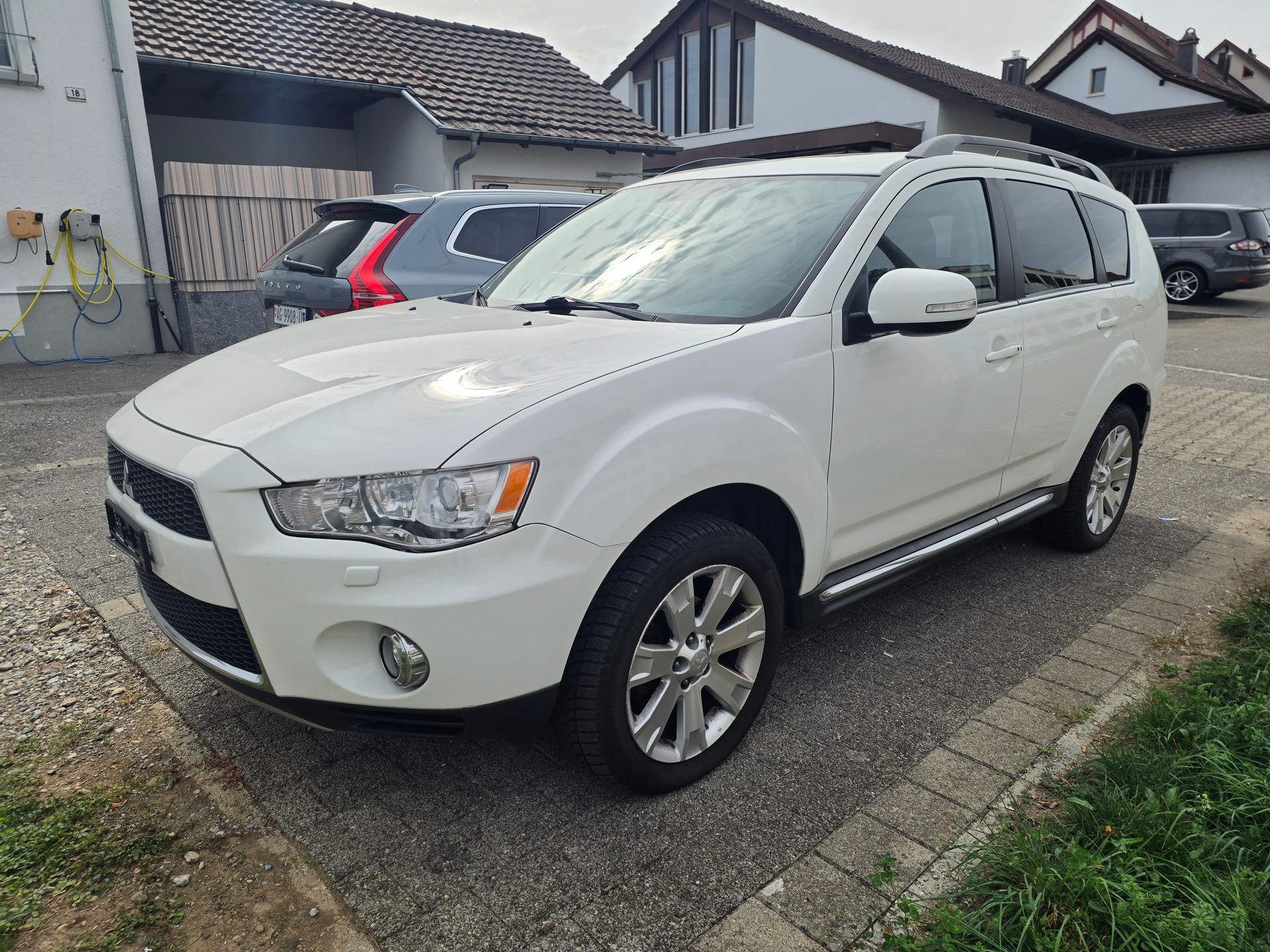 MITSUBISHI Outlander 2.2 DID Navigator 4WD TC-SST-image-0