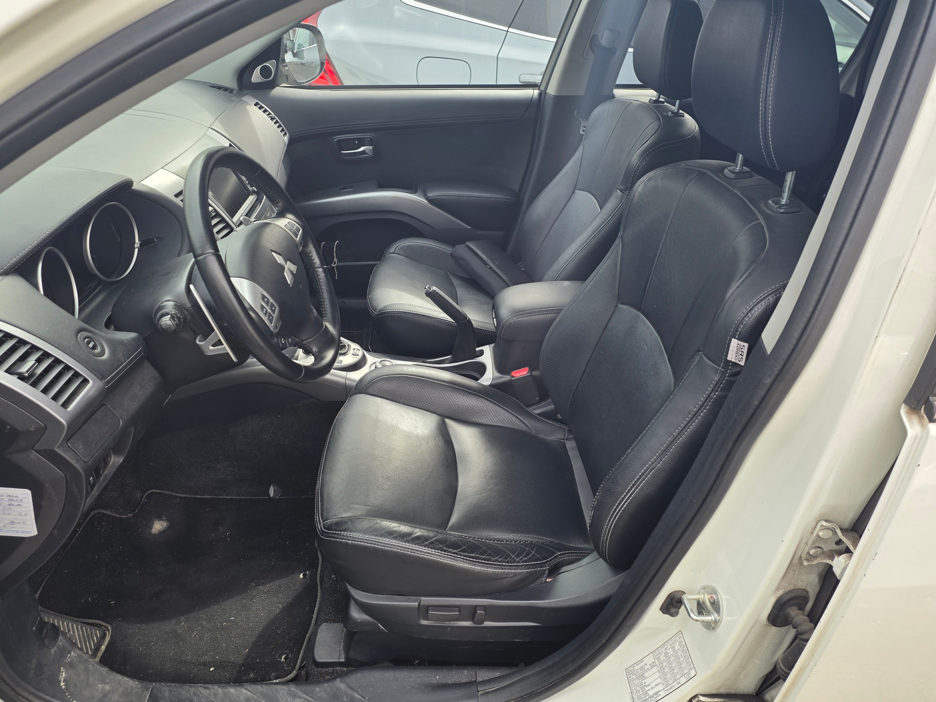 MITSUBISHI Outlander 2.2 DID Navigator 4WD TC-SST-image-8