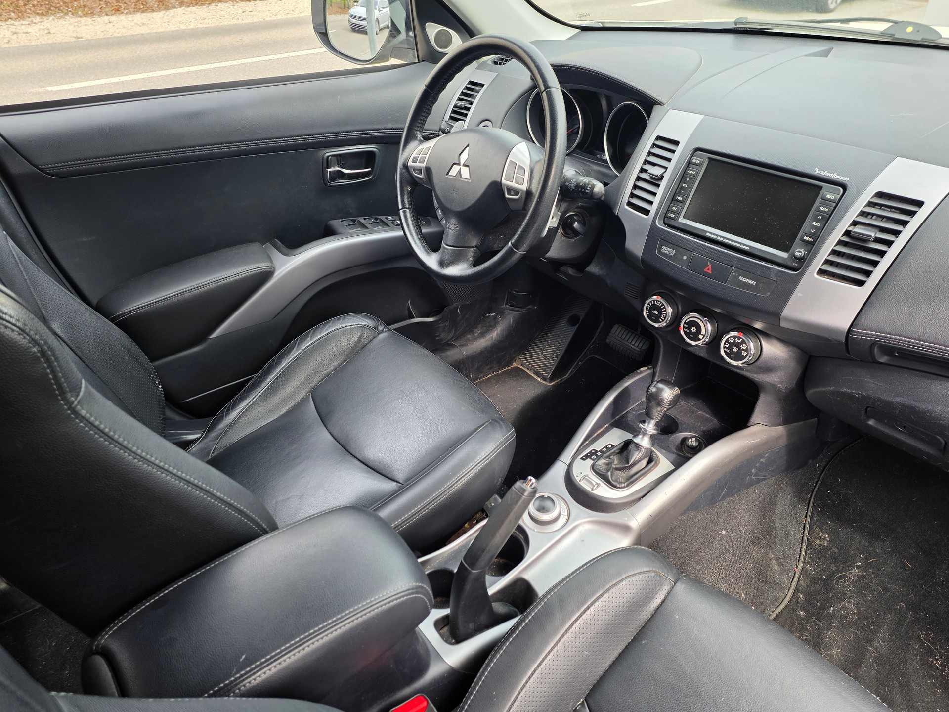MITSUBISHI Outlander 2.2 DID Navigator 4WD TC-SST-image-7