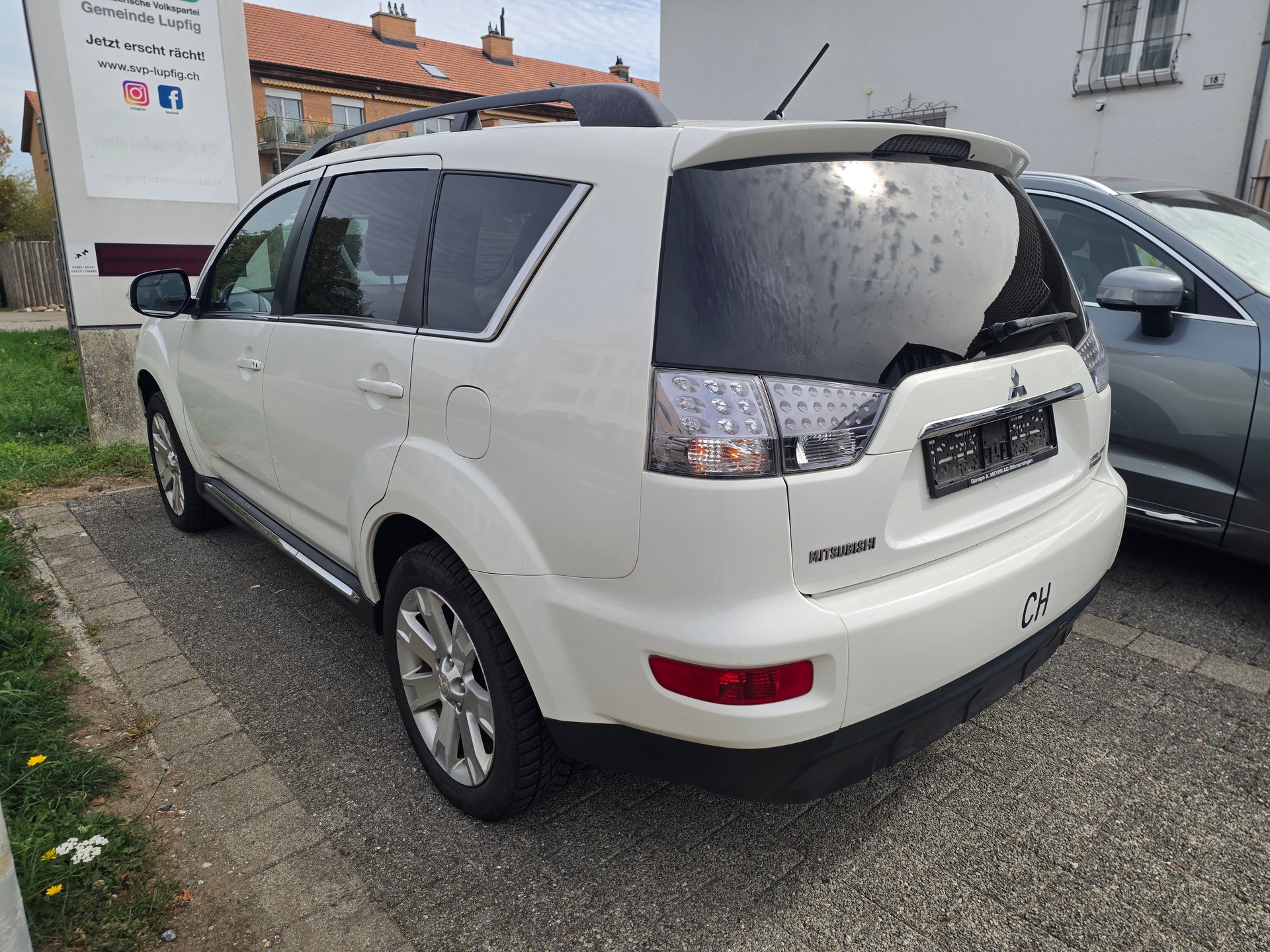 MITSUBISHI Outlander 2.2 DID Navigator 4WD TC-SST-image-1