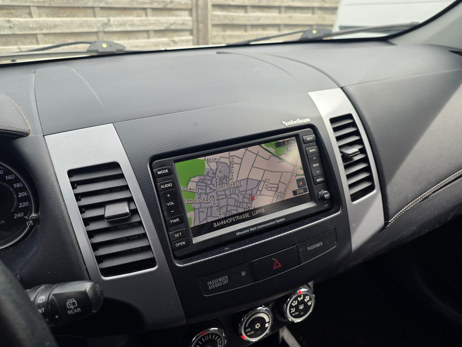 MITSUBISHI Outlander 2.2 DID Navigator 4WD TC-SST-image-10