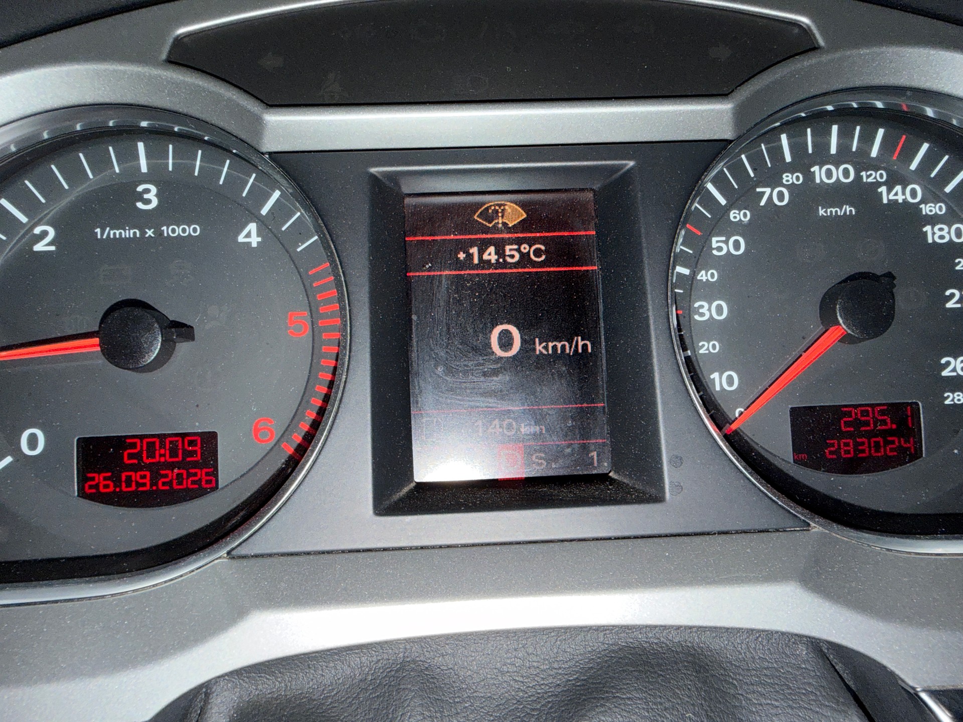 AUDI A6 Avant 3.0 V6 TDI quattro-image-14