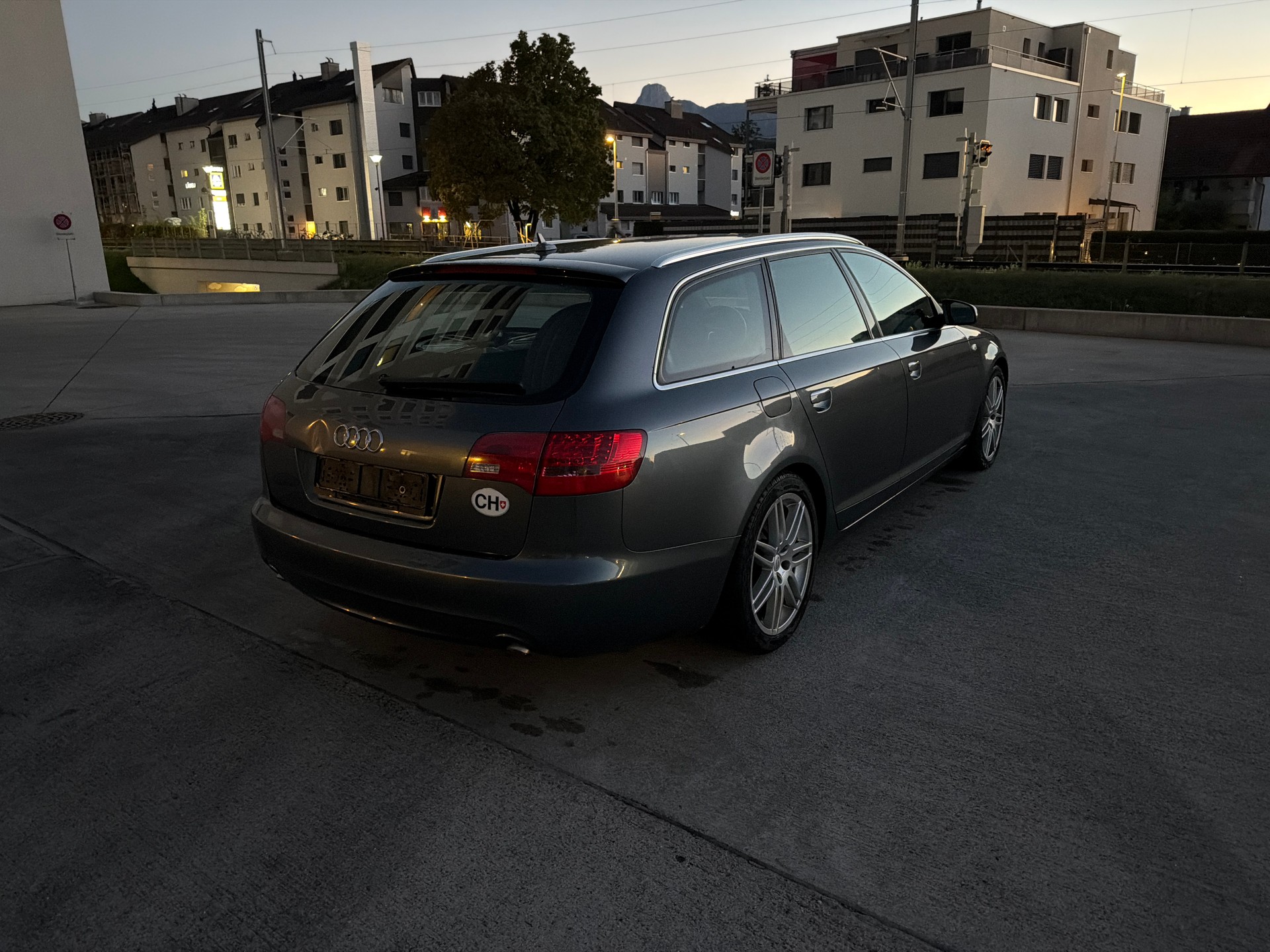 AUDI A6 Avant 3.0 V6 TDI quattro-image-4