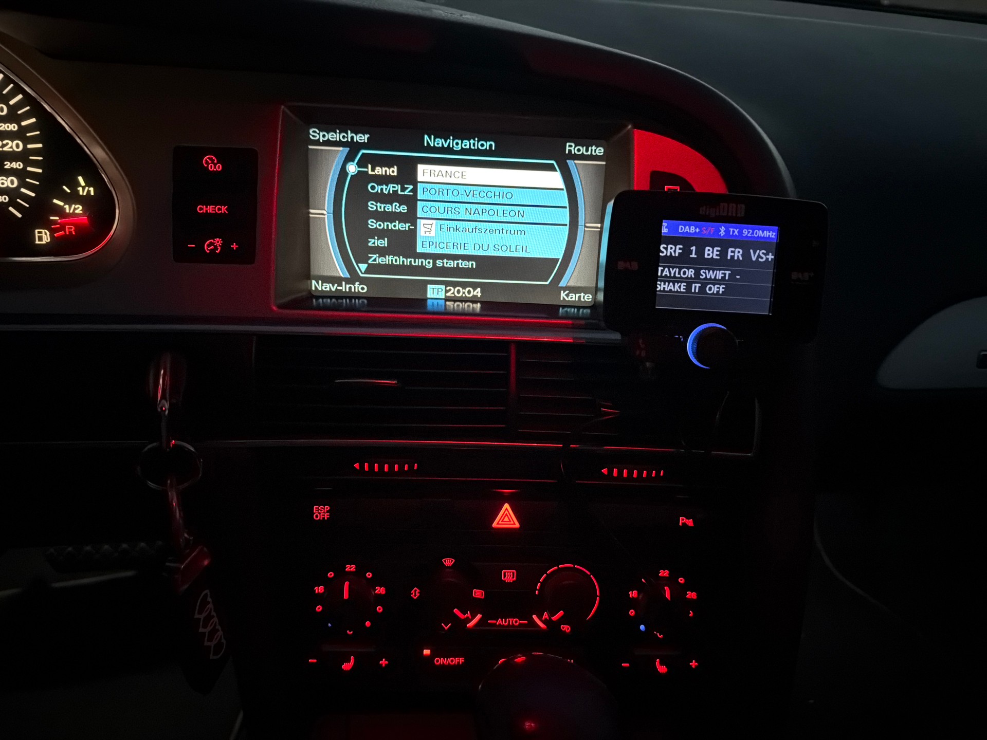 AUDI A6 Avant 3.0 V6 TDI quattro-image-12