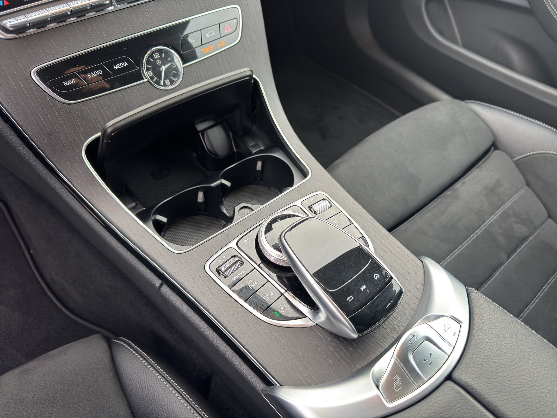 MERCEDES-BENZ C 200 AMG Line Cabriolet 4Matic 9G-Tronic-image-13