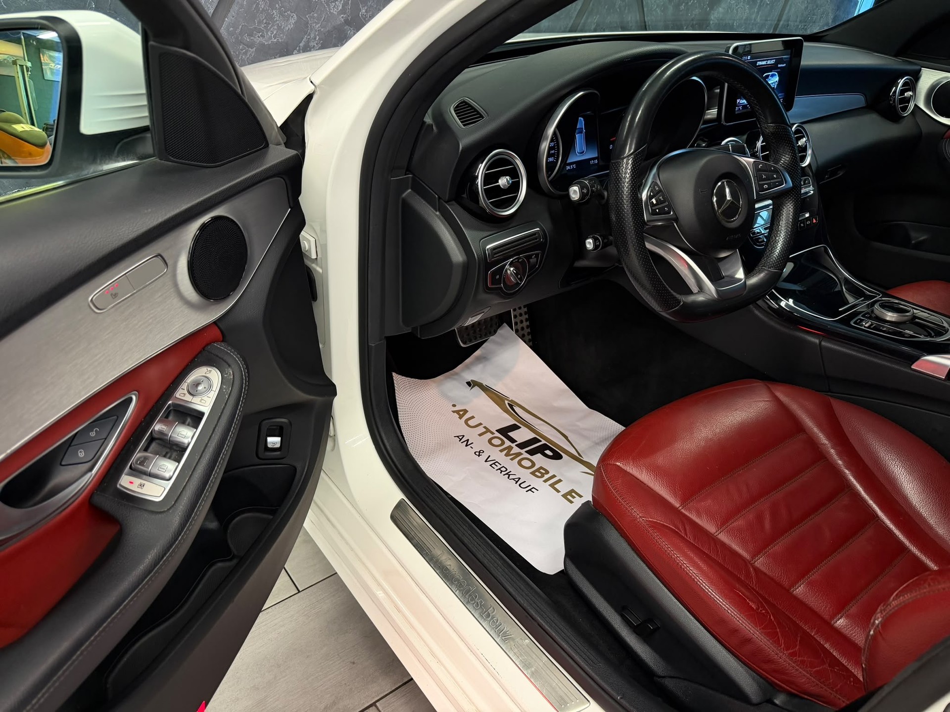 MERCEDES-BENZ C 300 AMG Line 9G-Tronic-image-10